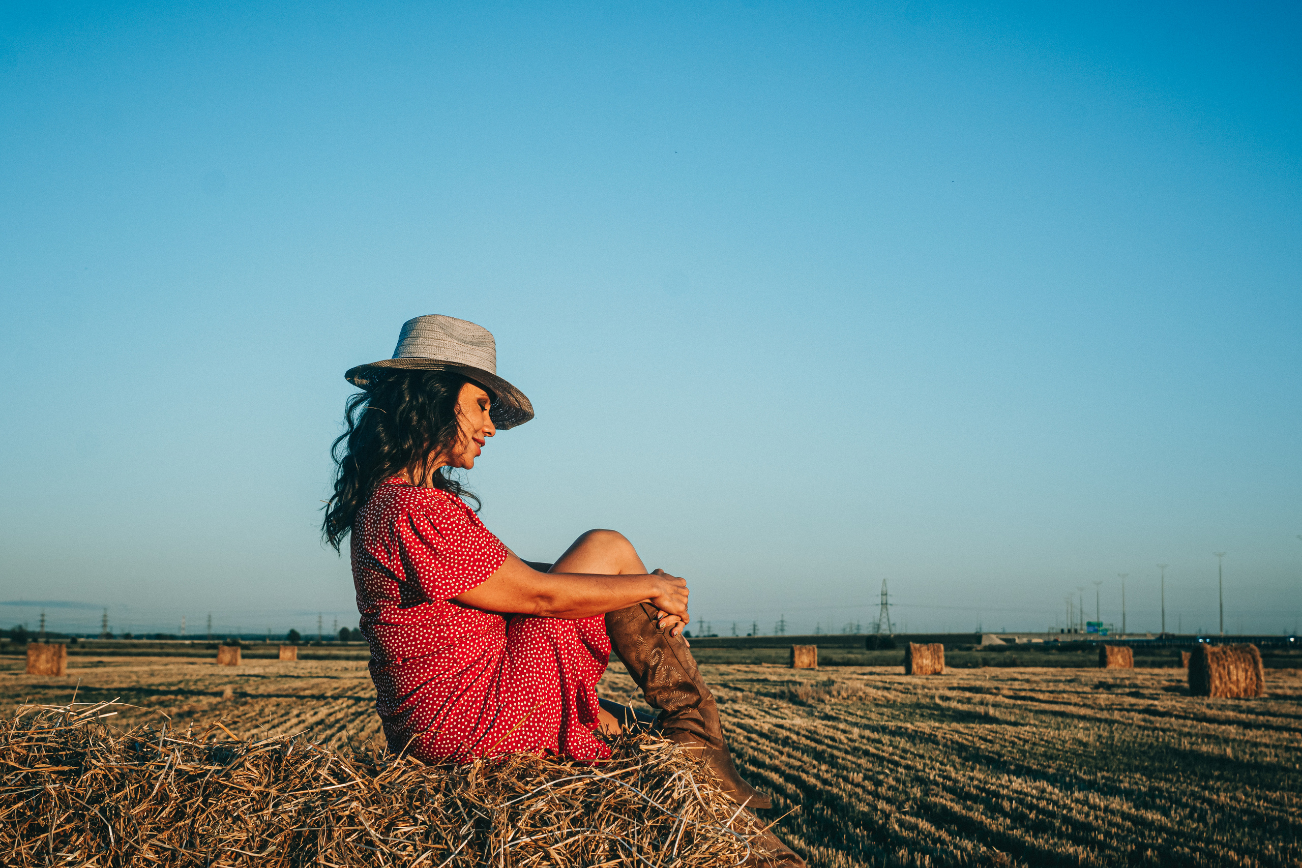 Светлана. Фотосессия со стогами. Портретный фотограф в Санкт-Петербурге Дмитриева Наталия