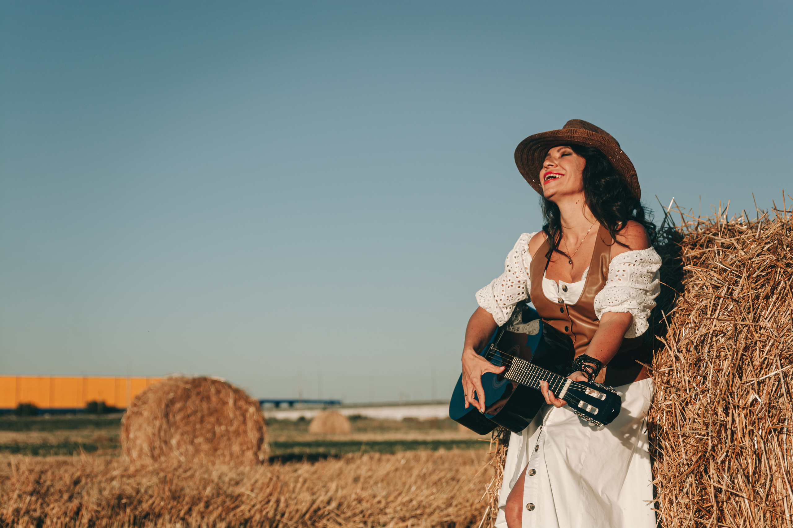 Светлана. Фотосессия со стогами. Портретный фотограф в Санкт-Петербурге Дмитриева Наталия