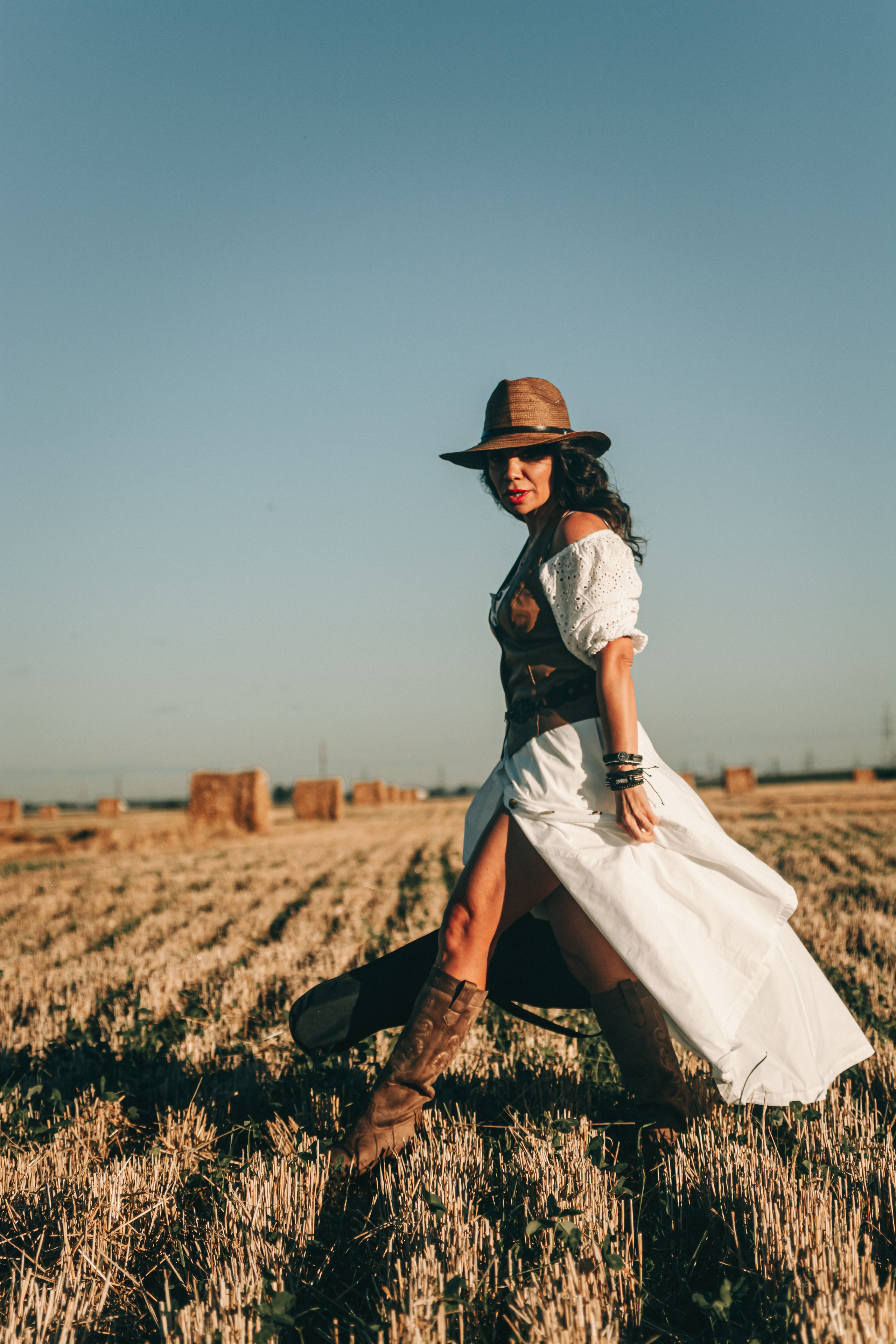 Светлана. Фотосессия со стогами. Портретный фотограф в Санкт-Петербурге Дмитриева Наталия