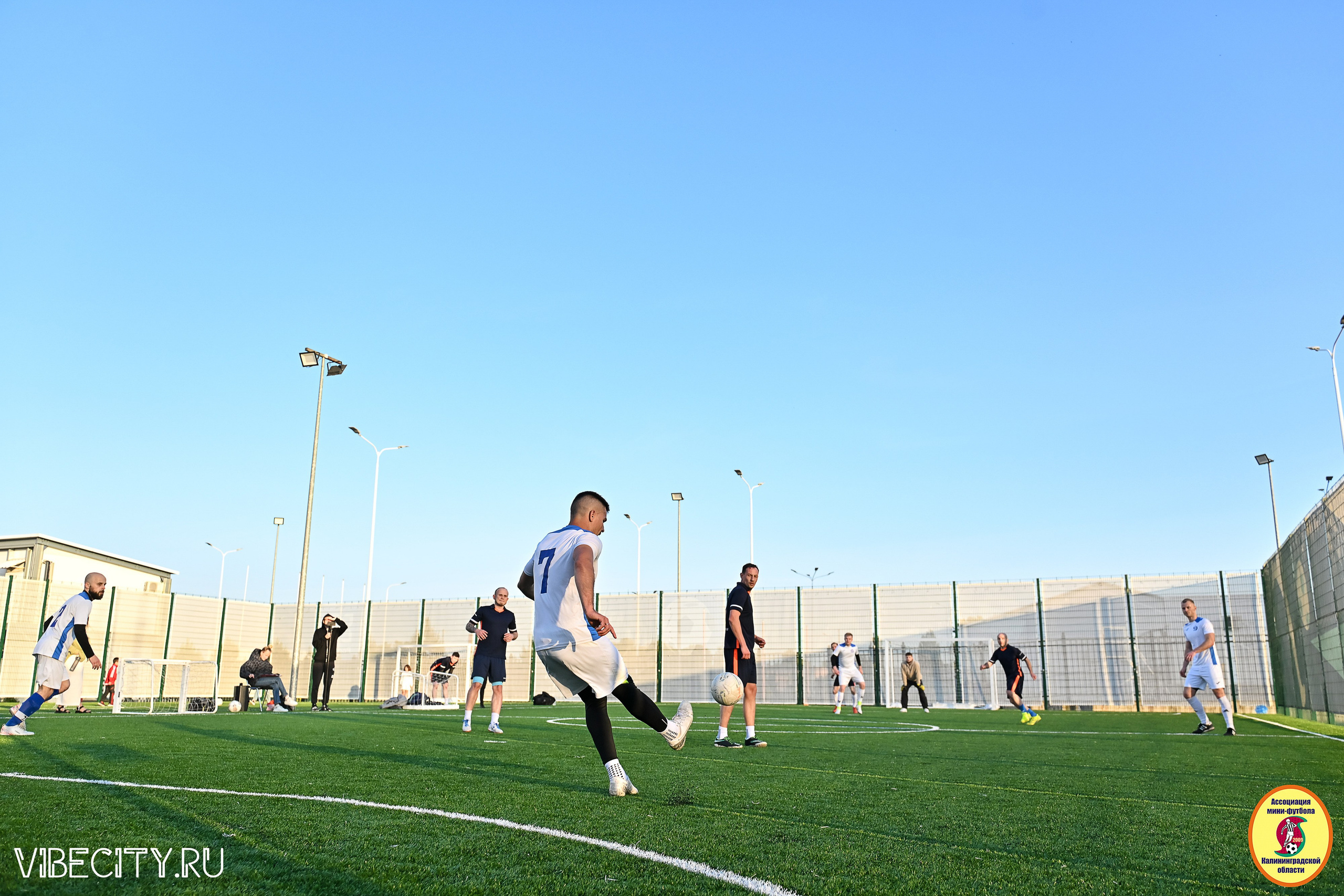 ИГРЫ МИНИ-ФУТБОЛЬНОЙ И КОРПОРАТИВНОЙ ЛИГИ. VIBECITY.RU Вайб Сити Ру Фоторепортажи Фотоотчеты Калининград