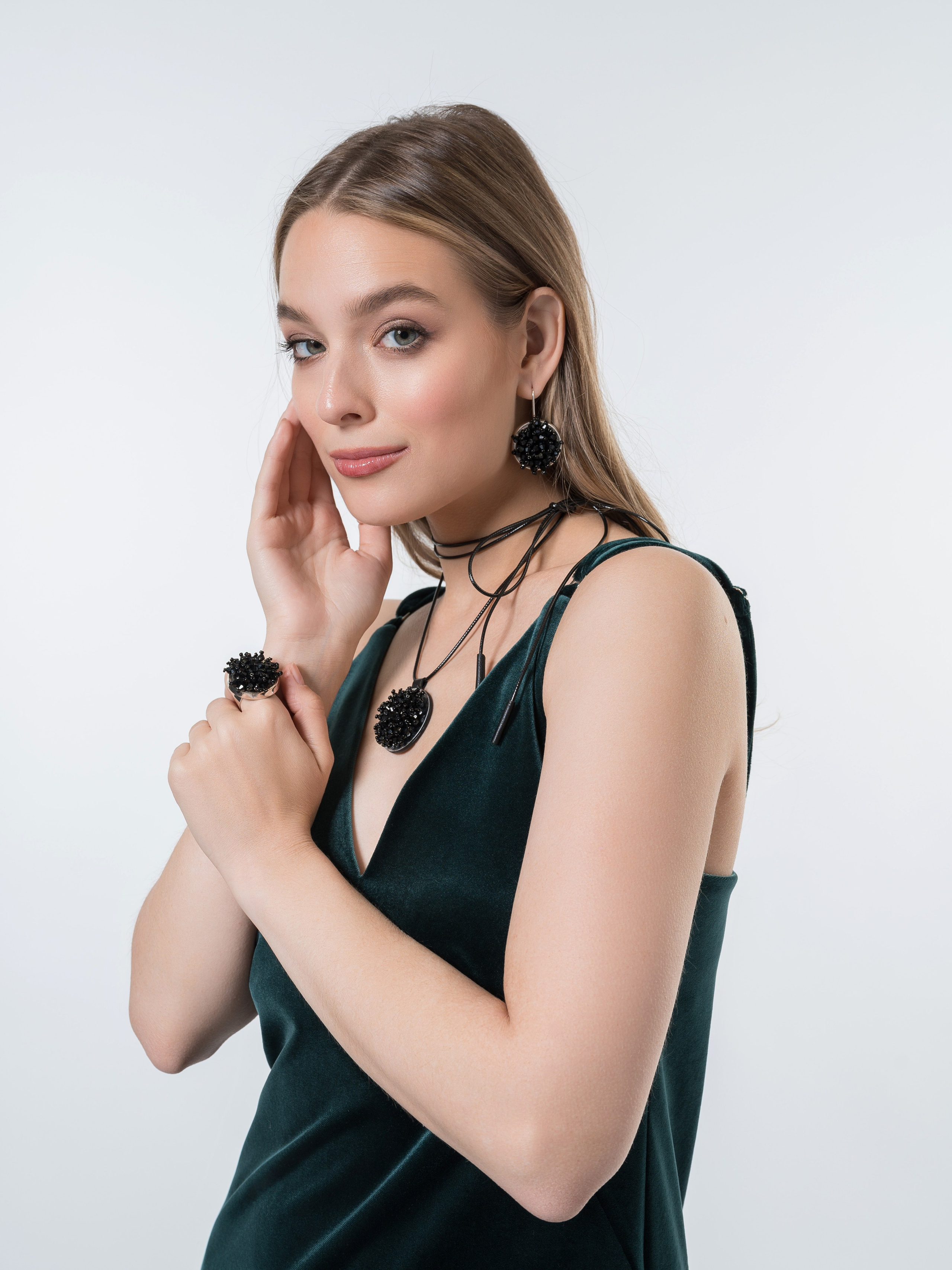 Каталог Девушки. Студия рекламной и предметной съемки товаров WELKO Studio