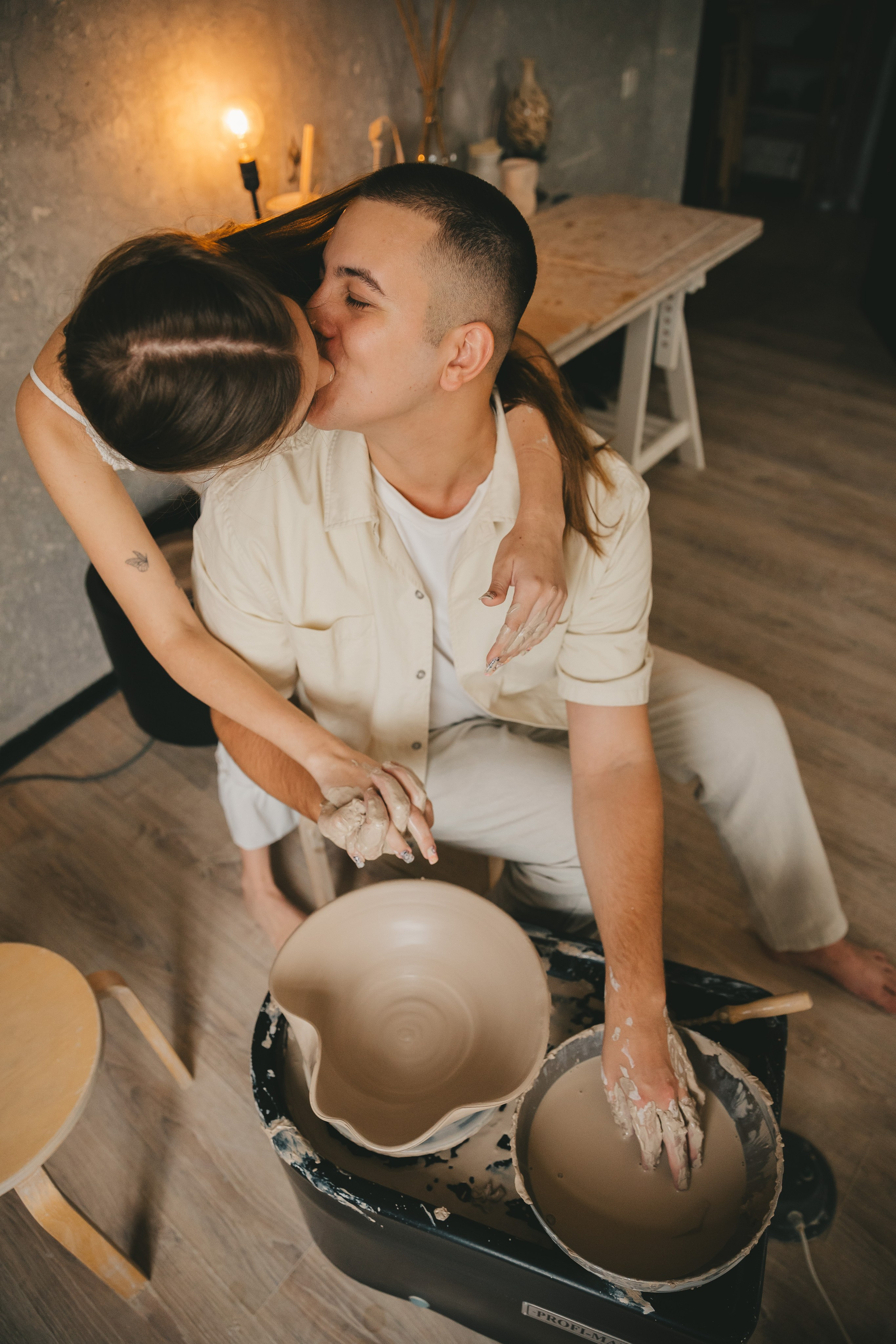 Дима и Даша в гончарной мастерской. Семейный lifestyle фотограф в Санкт-Петербурге Людмила Пахомова