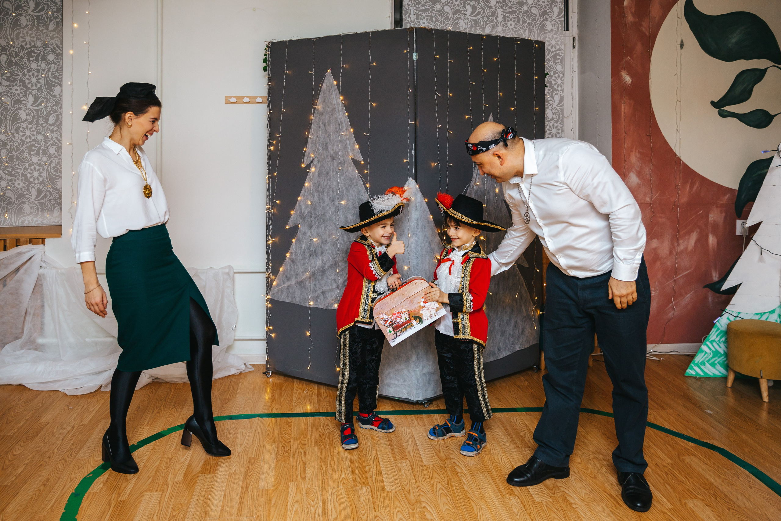 Новогодний утренник в Монтессори-садике. Семейный lifestyle фотограф в Санкт-Петербурге Людмила Пахомова