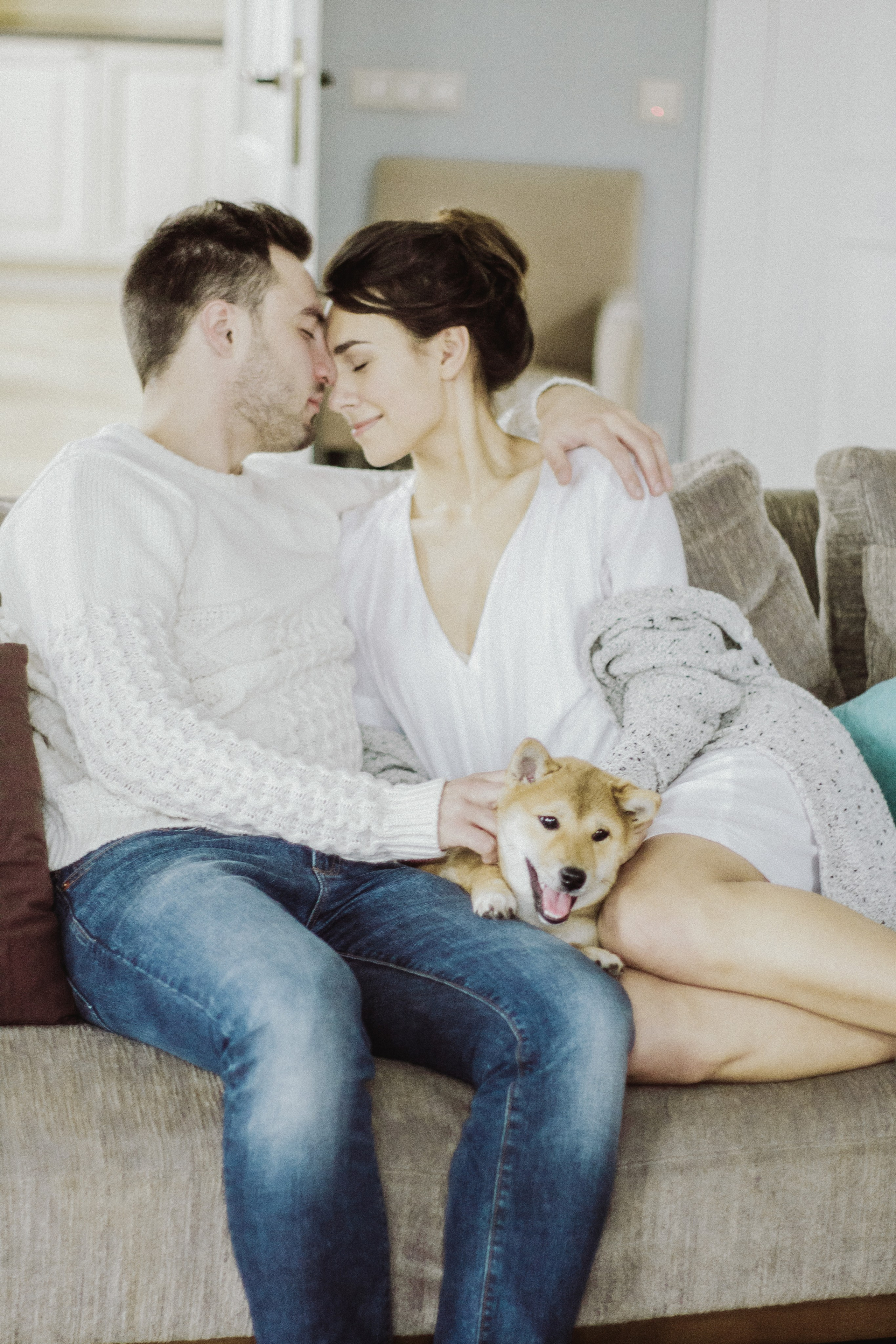 Уютная зимняя фотосессия для двоих дома