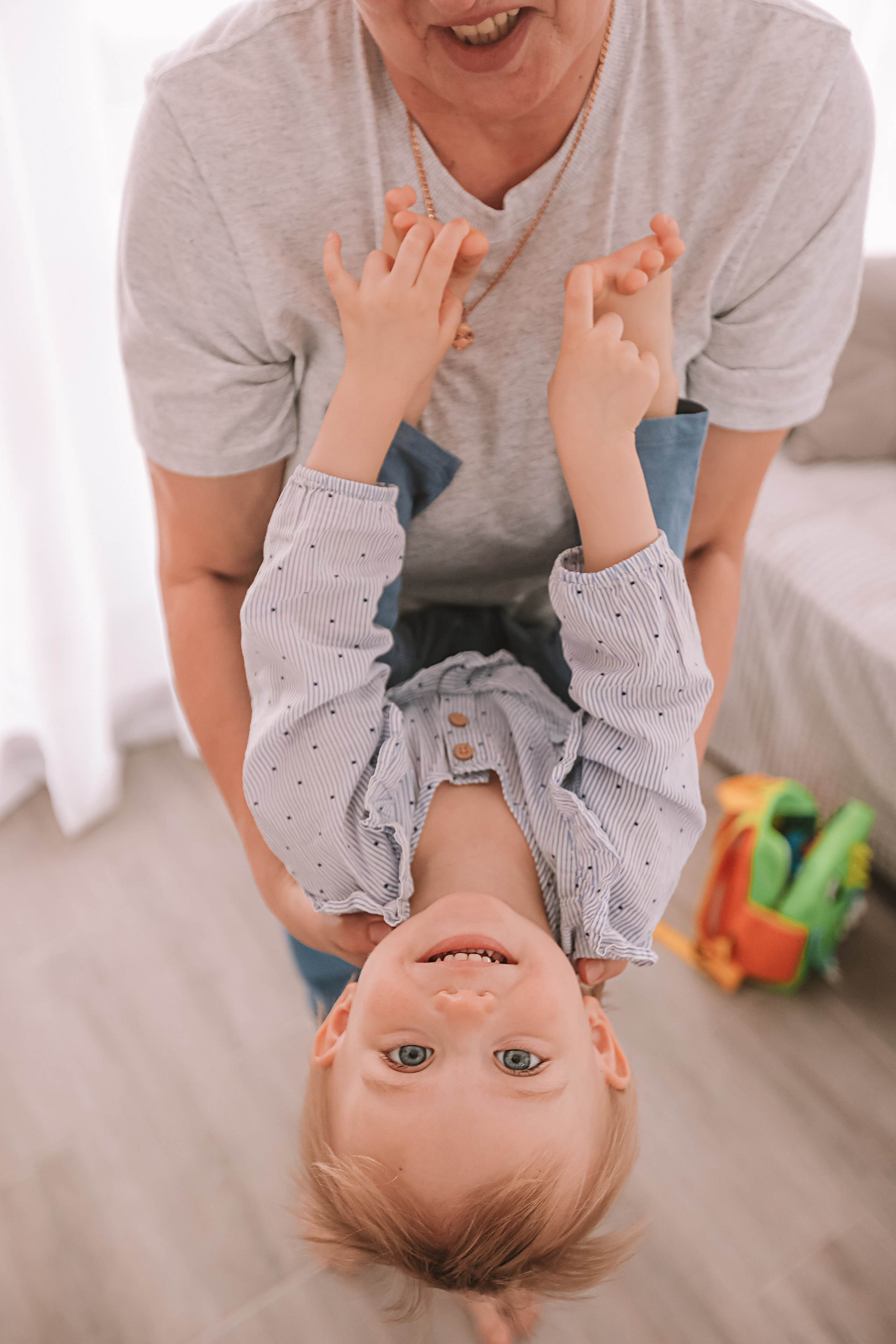 Семейная в домике (репортаж). Семейный фотограф Тюмень, фотограф на роды Салмина Мария