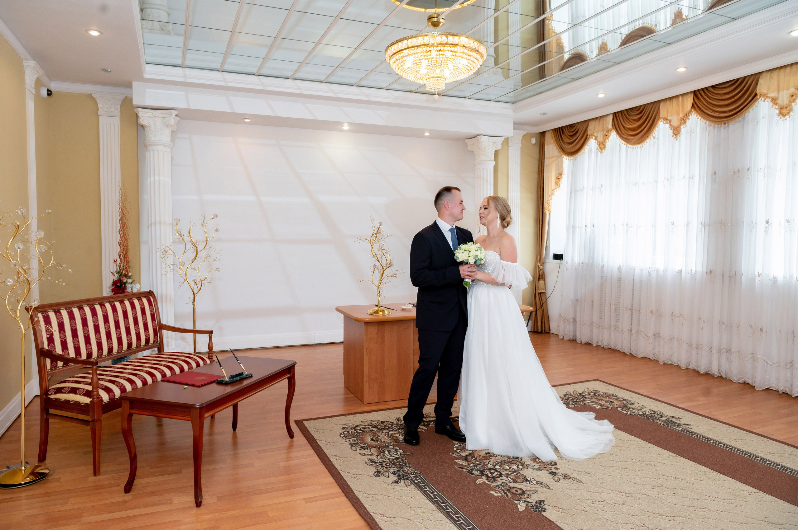 Ксения и Владислав (фотосессия в ЗАГСе и парке города Кингисеппа). Портретный, семейный и свадебный фотограф в Санкт-Петербурге и в Пушкине Ширяев Денис