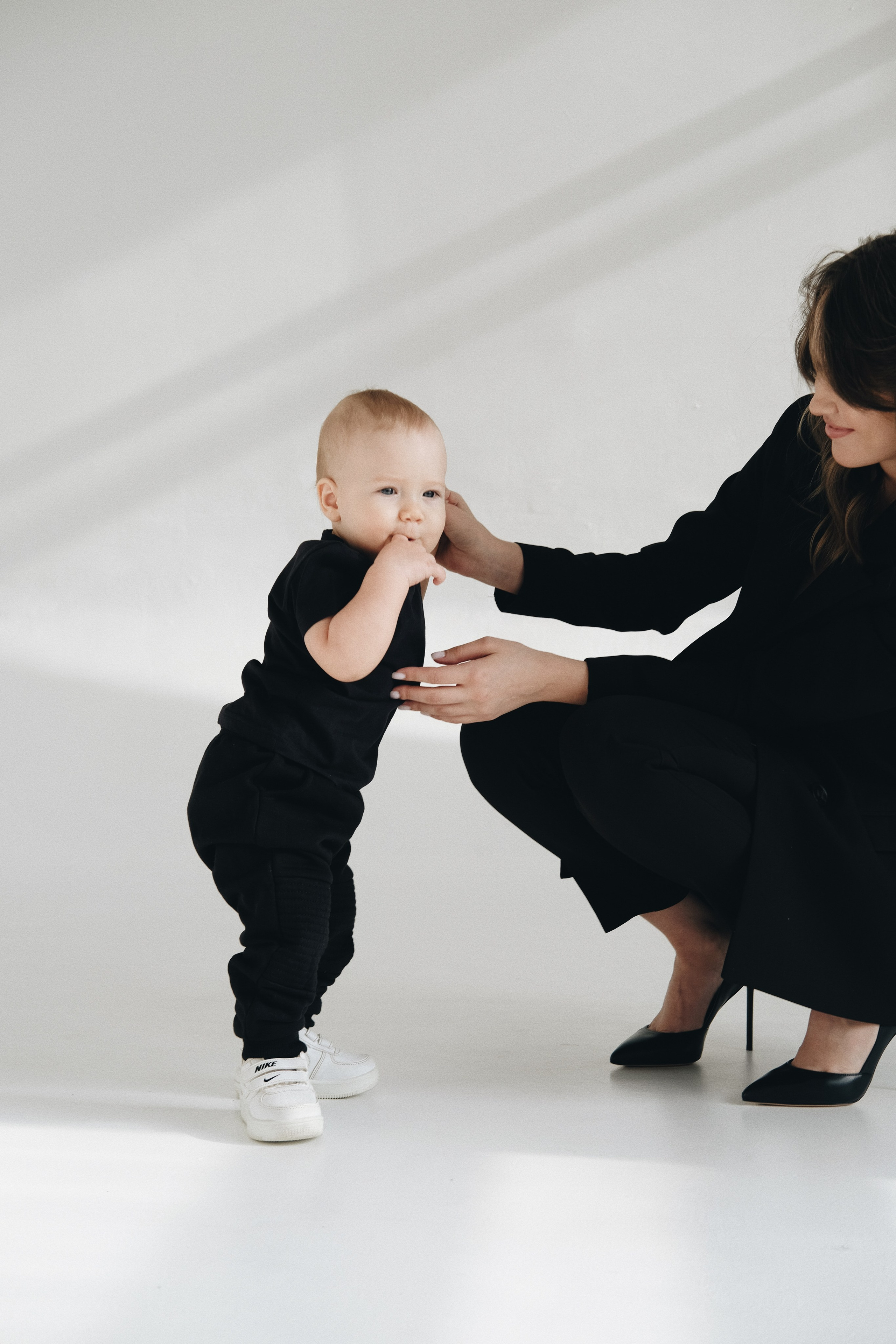 В ЧЕРНОМ. КРИСТИНА ГУСЬКОВА