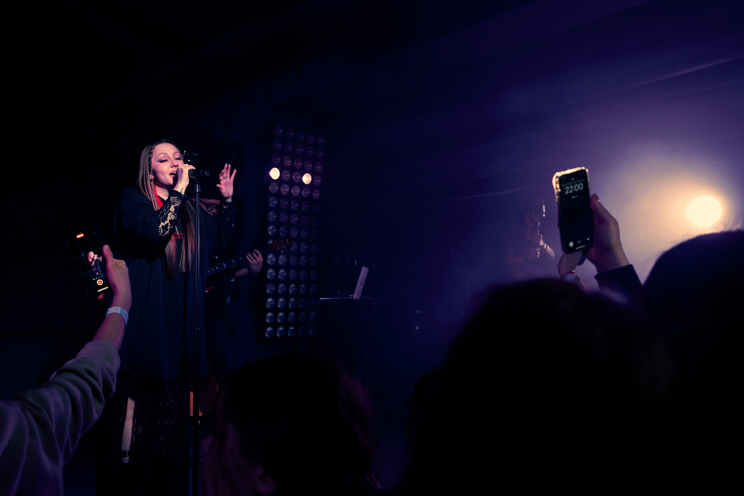 Аили. Первый сольный концерт в"Мумий Тролль Music Bar». Никита Скрипник — ТЕАТР В СТИЛЕ ФЭШН