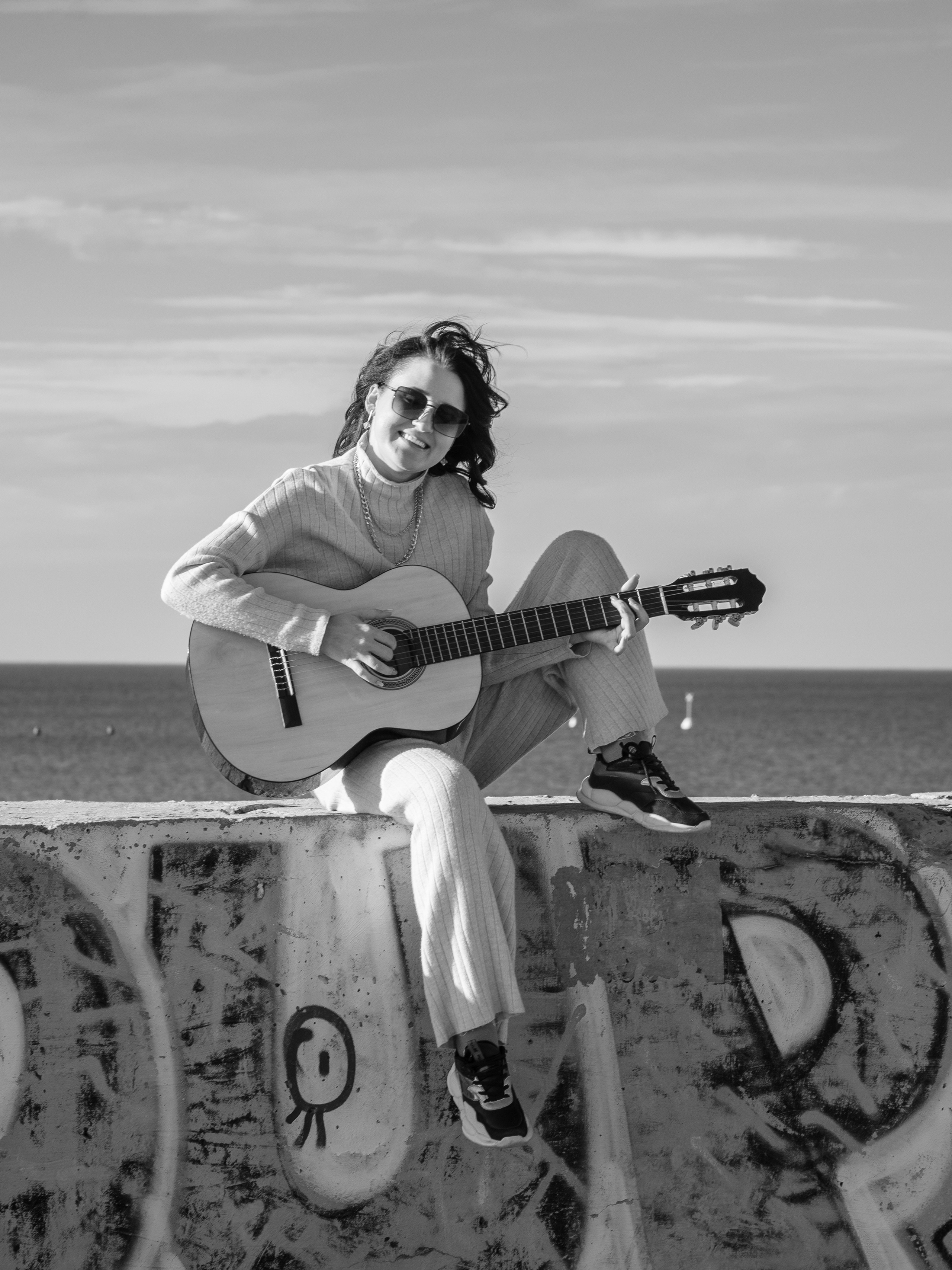 Девушка с гитарой. Творческий фотограф в Севастополе — Антонина Марченко