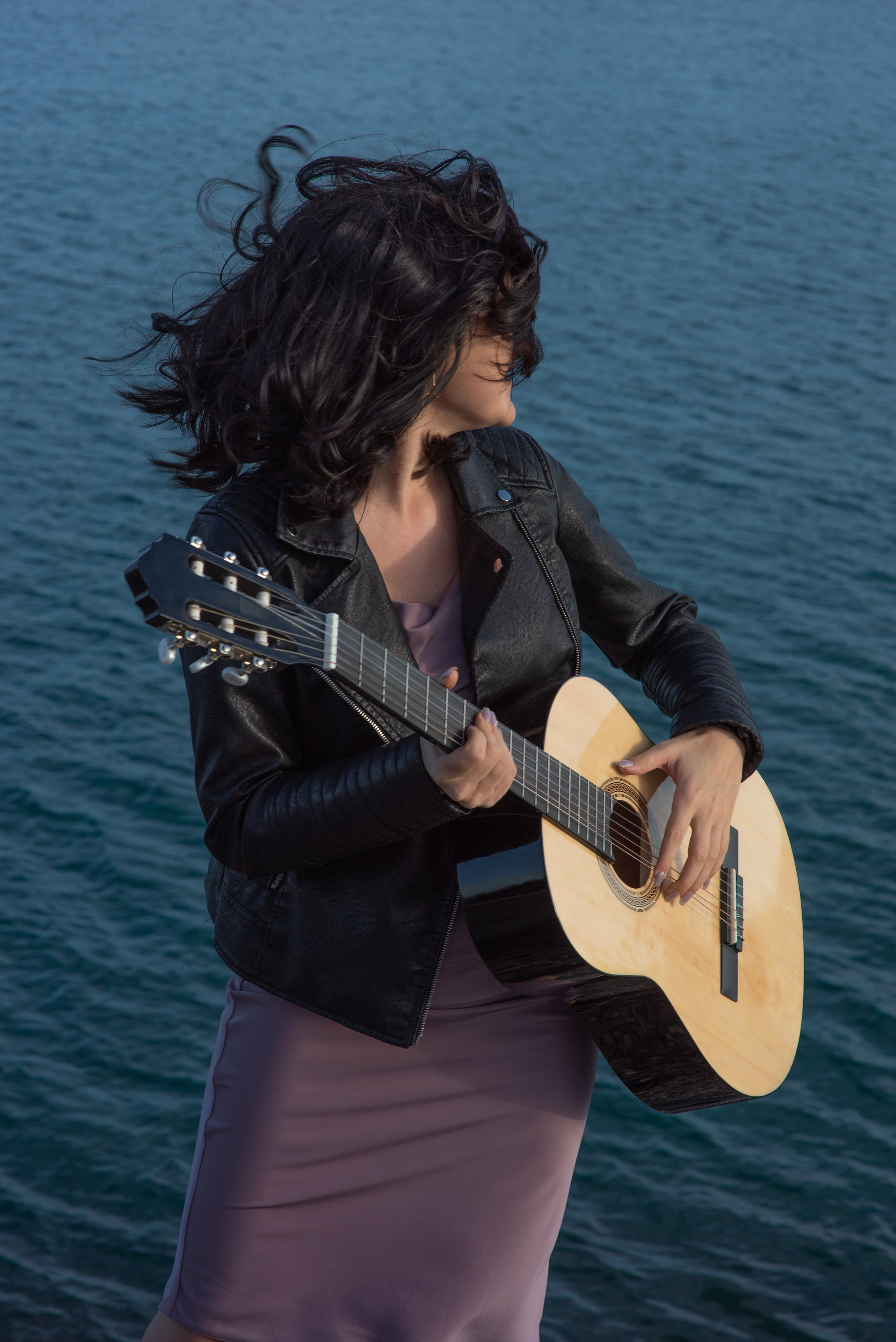 Девушка с гитарой. Творческий фотограф в Севастополе — Антонина Марченко