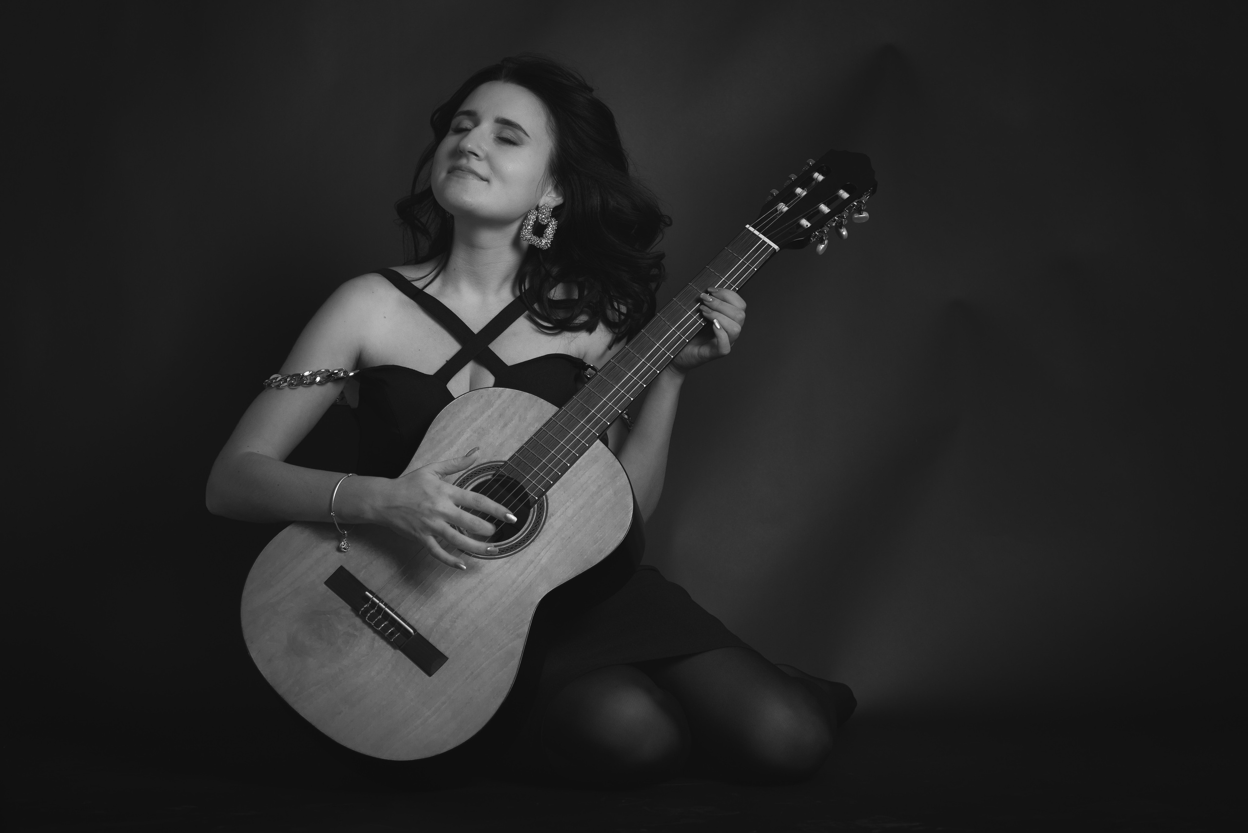 Девушка с гитарой. Творческий фотограф в Севастополе — Антонина Марченко