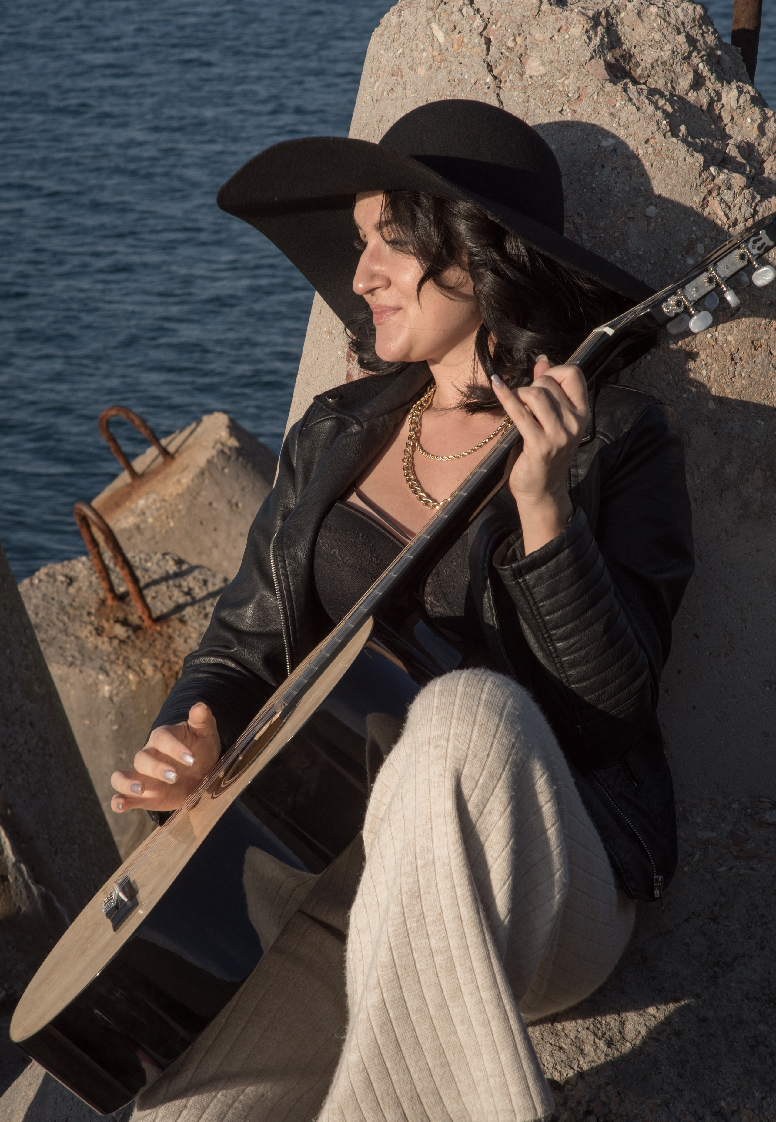 Девушка с гитарой. Творческий фотограф в Севастополе — Антонина Марченко