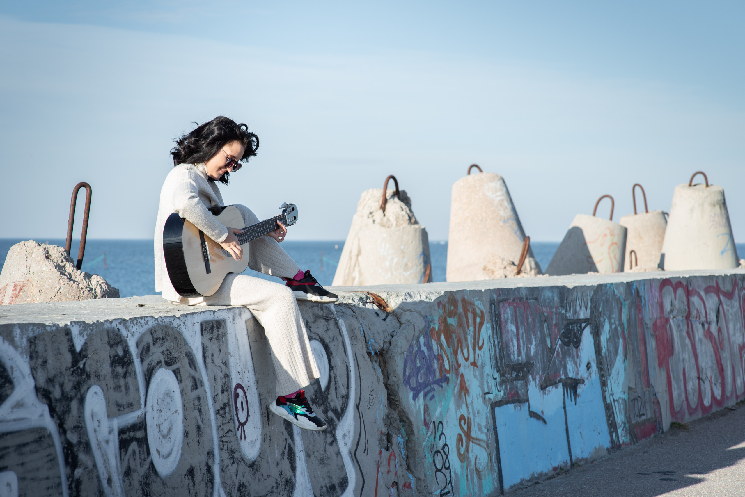 Девушка с гитарой. Творческий фотограф в Севастополе — Антонина Марченко