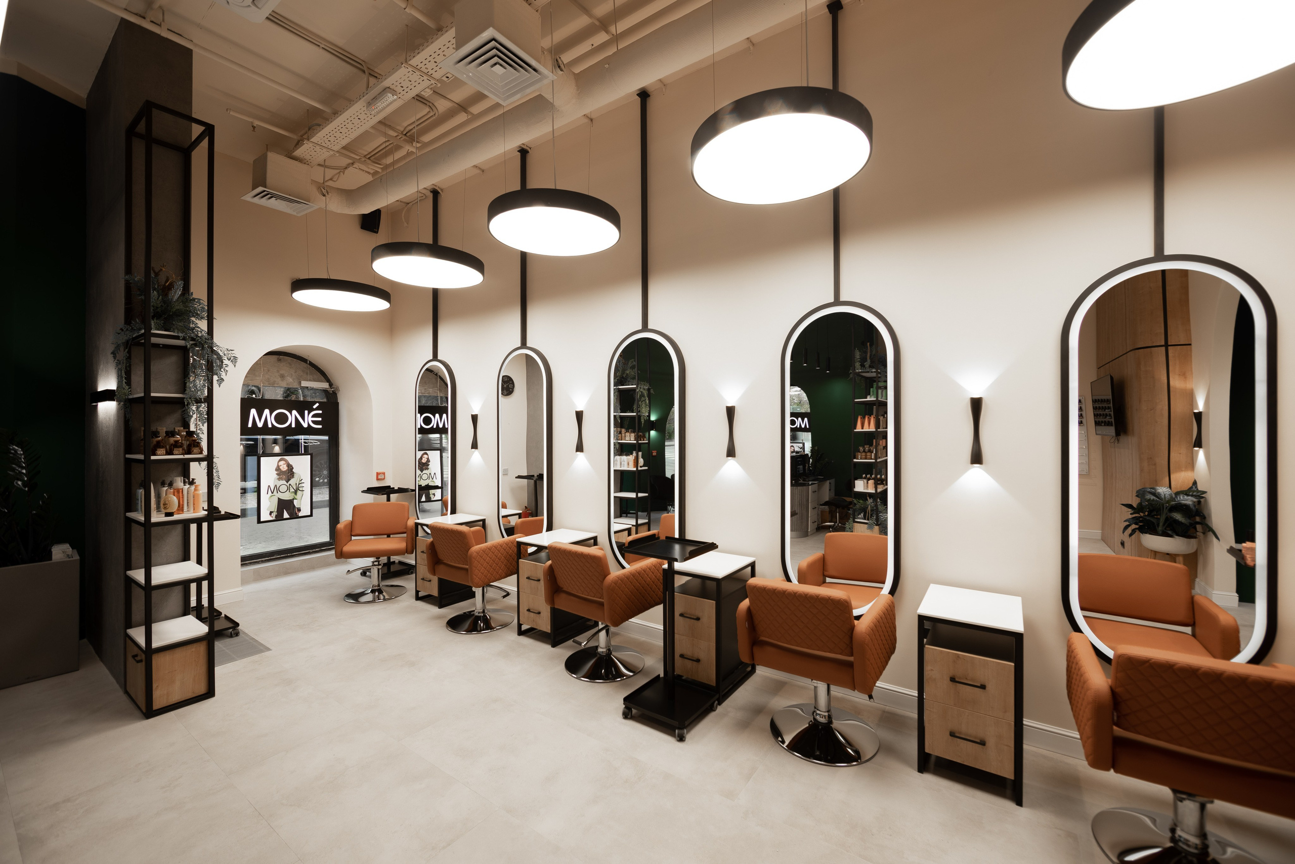 Предлагаю несколько видов фотосъемок - от репортажной до детальной фотографии интерьеров, с использованием различных ракурсов и типов освещения.