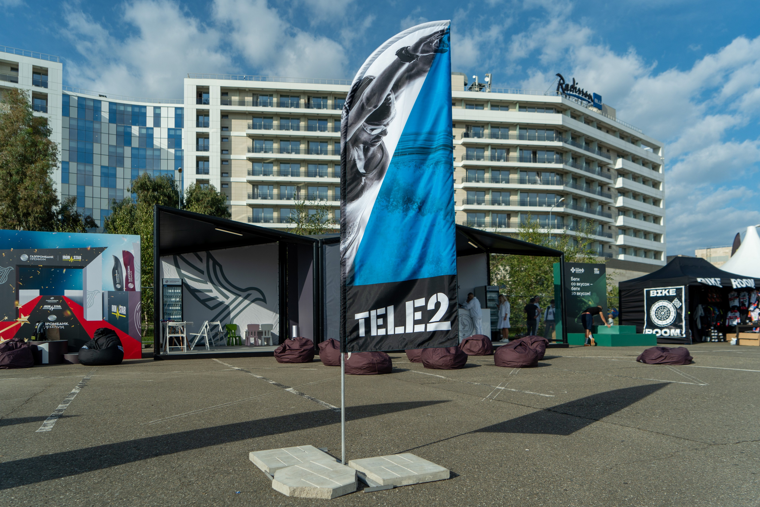 Фотоотчет партнерской интеграции для компании TELE2 на фестивале Ironstar. Репортажный фотограф в Красной Поляне и Сочи Павлюченко Екатерина