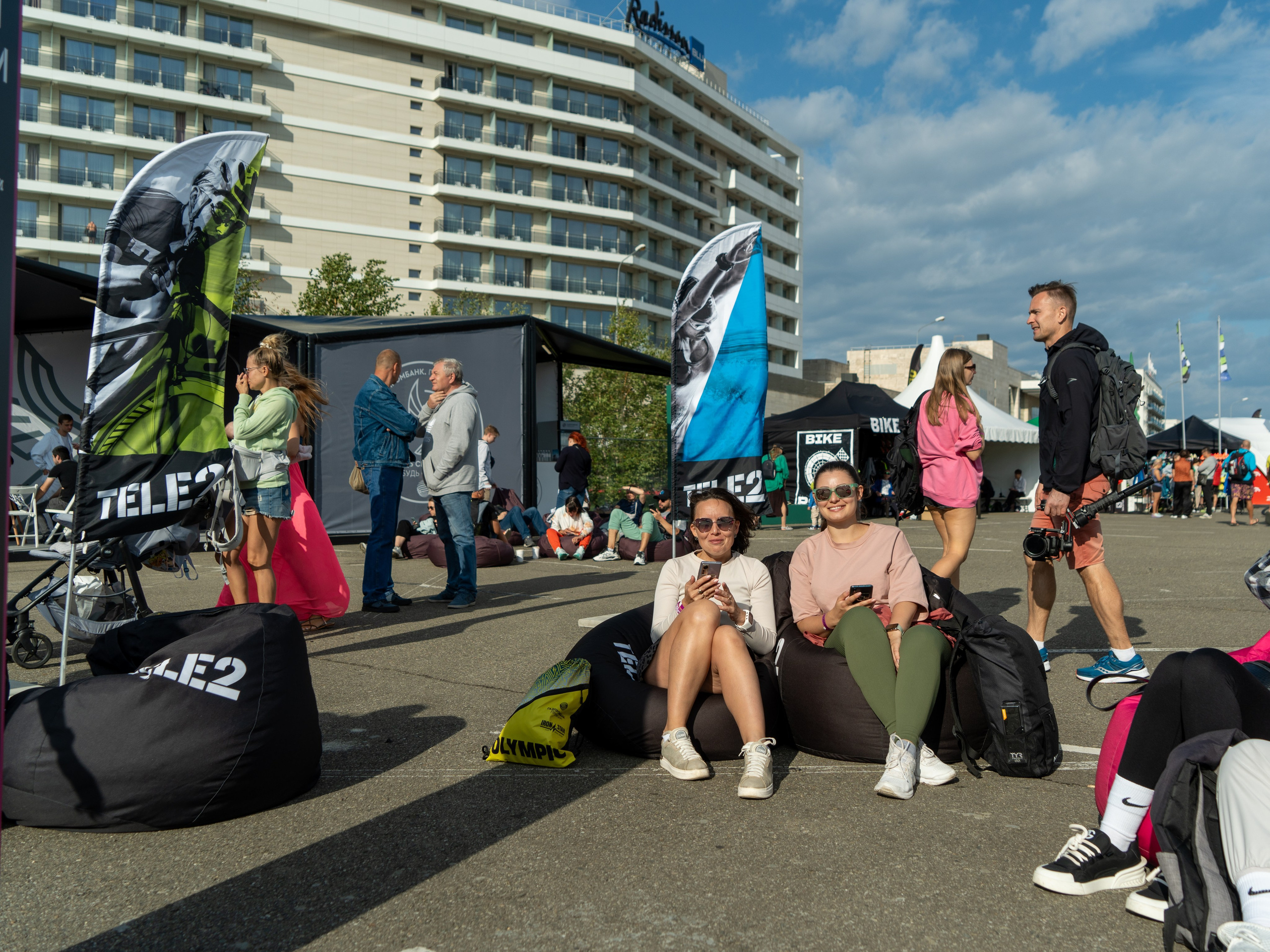 Фотоотчет партнерской интеграции для компании TELE2 на фестивале Ironstar. Репортажный фотограф в Красной Поляне и Сочи Павлюченко Екатерина