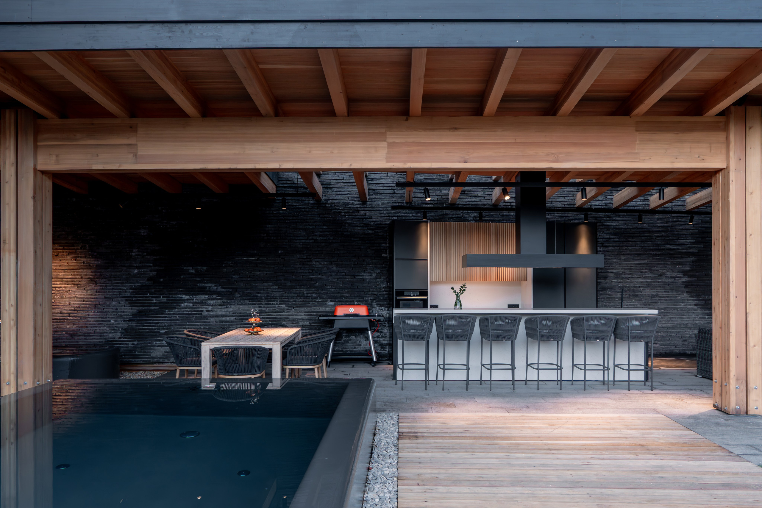 Загородный комплекс в стиле шале — экстерьер. Репортажный фотограф в Красной Поляне и Сочи Павлюченко Екатерина