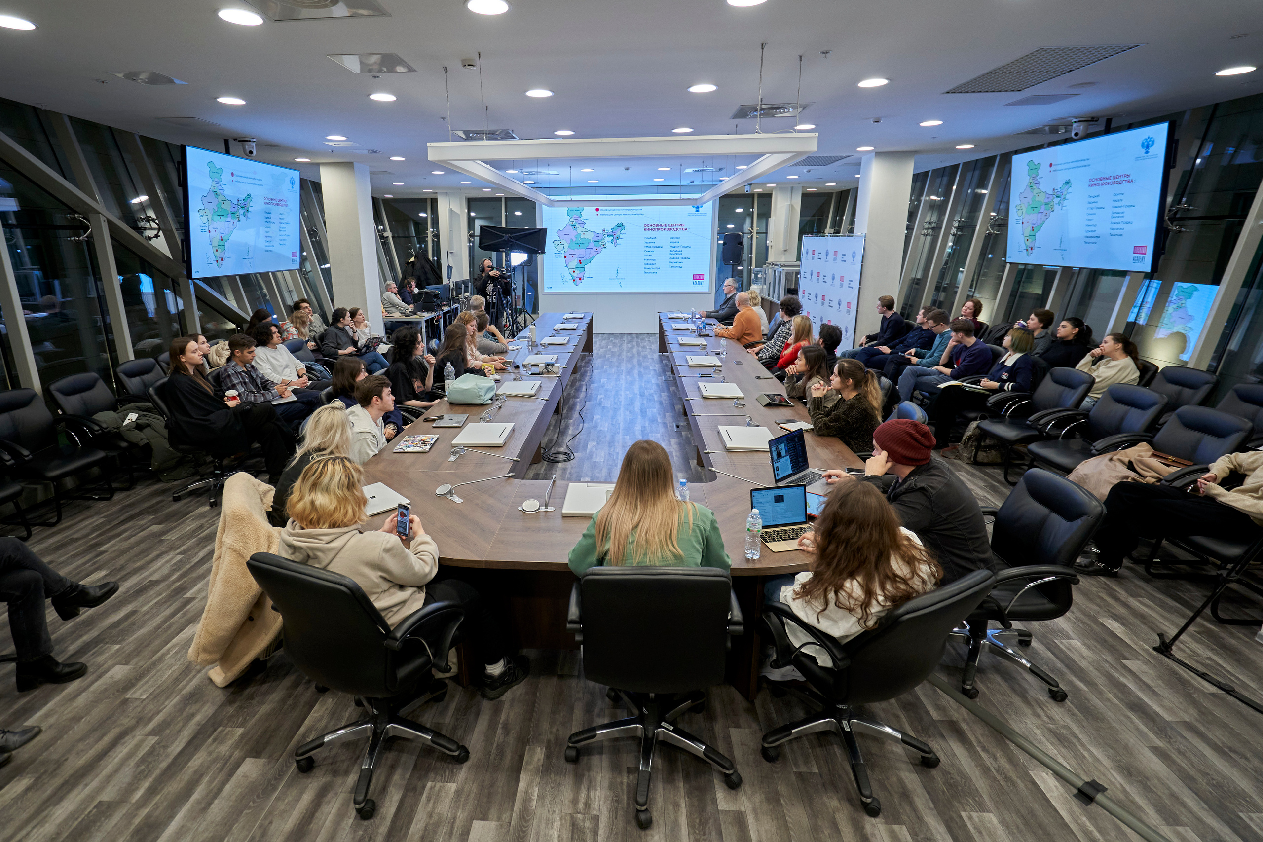 Образовательное мероприятие от Роскино для студентов ВШЭ курсов кинопроизводства.