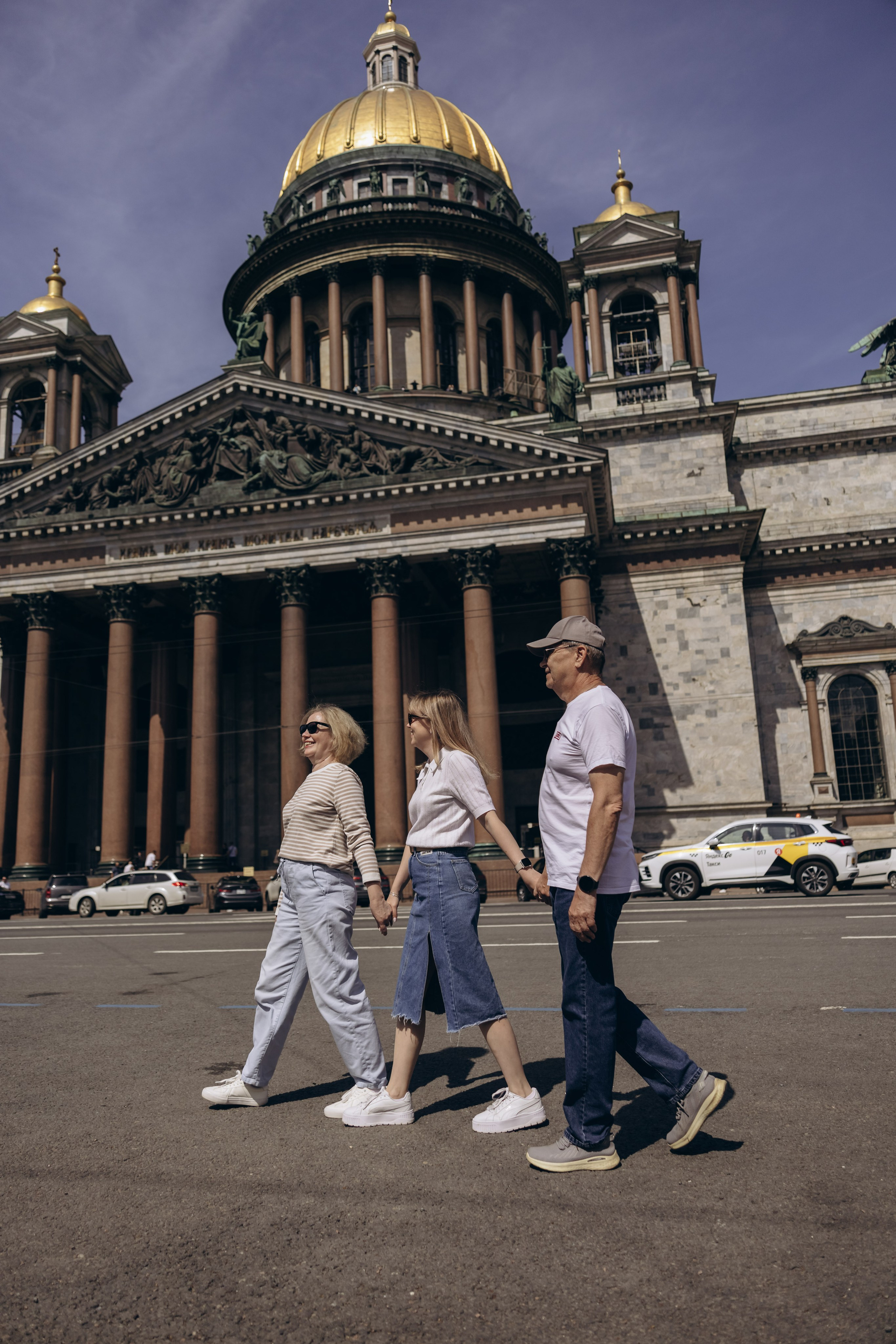 Семейная прогулка на Исаакиевском соборе. Семейный и свадебный фотограф в Санкт-Петербурге Екатерина Васильева