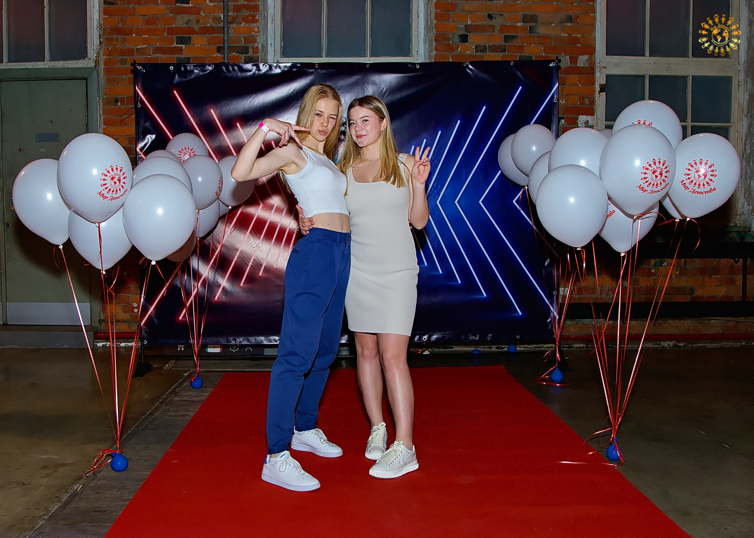 Выпускной 2023 (9-й класс, школа № 46). Loft Urban. Москва. Репортажная съемка в Москве и области. Анималистика