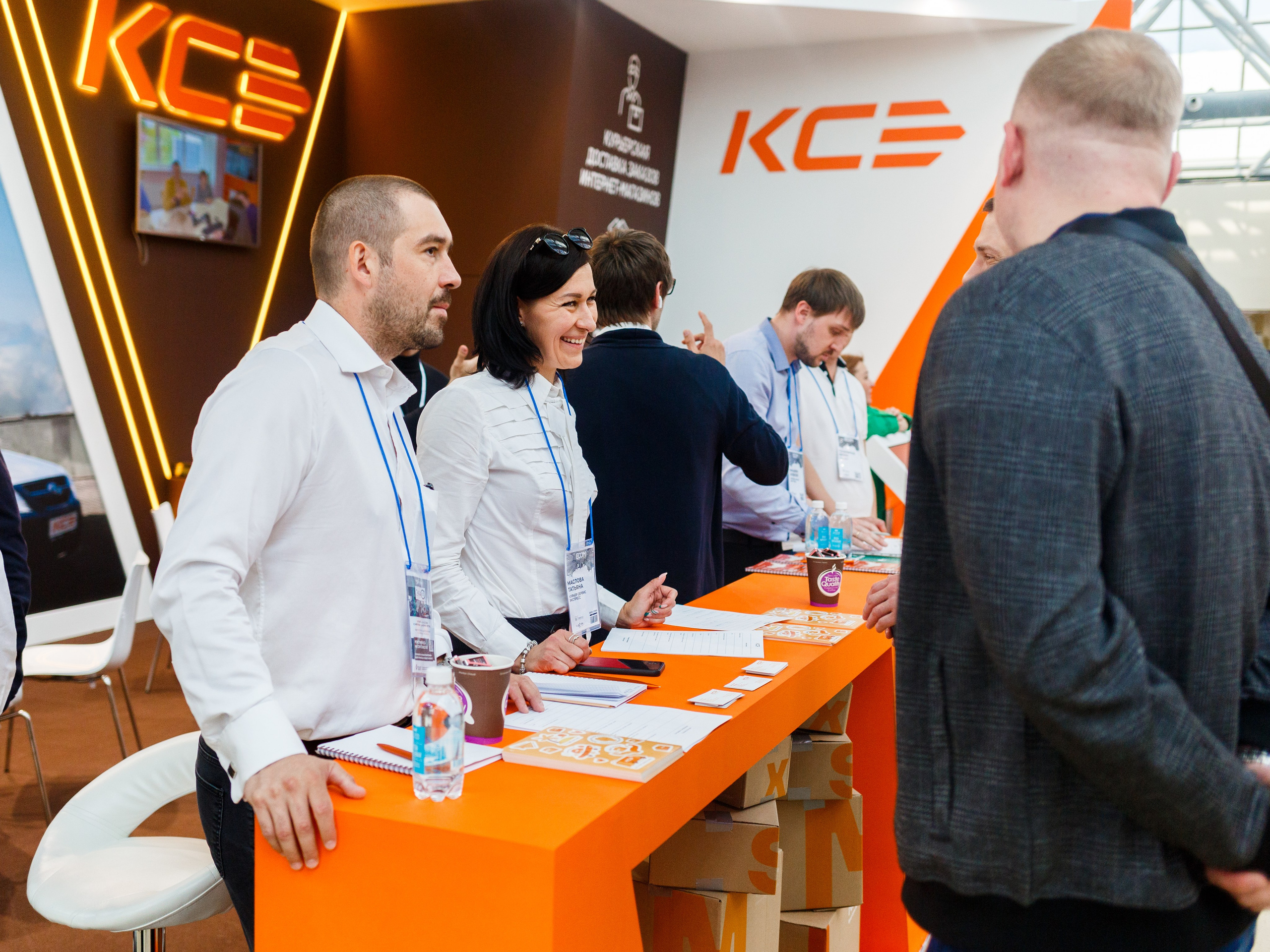 Обзор работы стенда Курьер-сервис. Репортажный фотограф Борис Геер