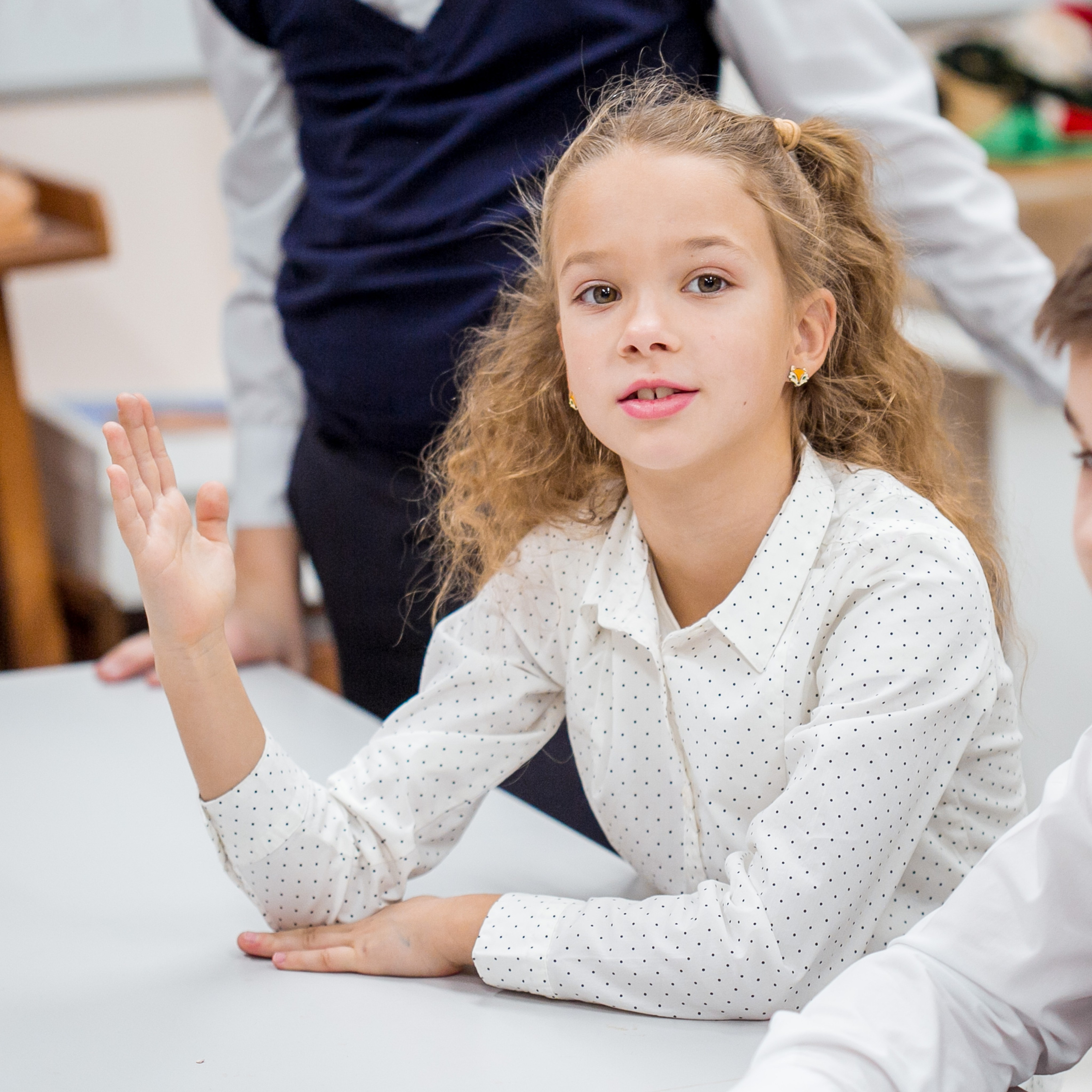 Школьники делают поделки к Новому году. Репортажный фотограф Борис Геер