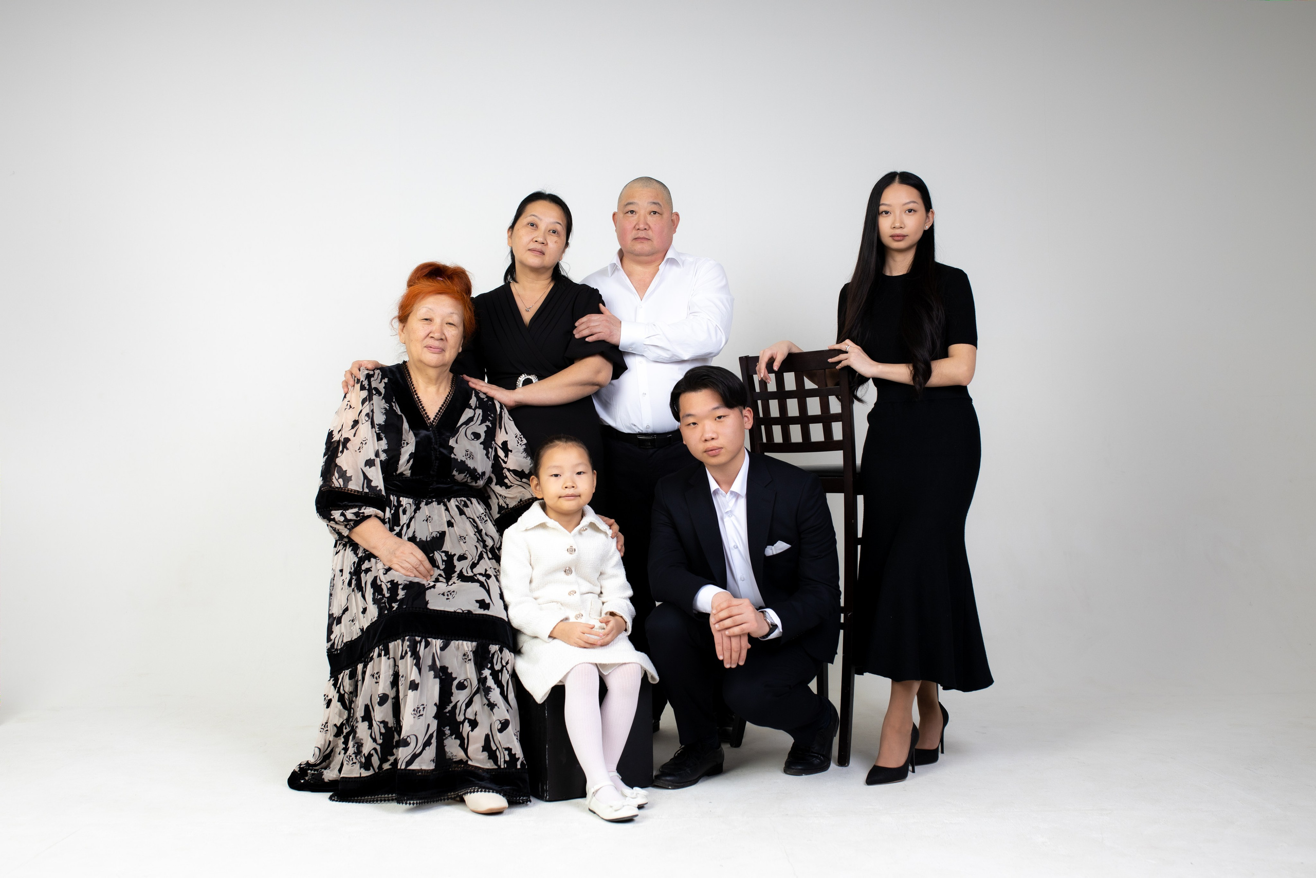 Семейная фотосессия на циклораме с импульсным светом. Фотограф в Железнодорожном и Балашихе