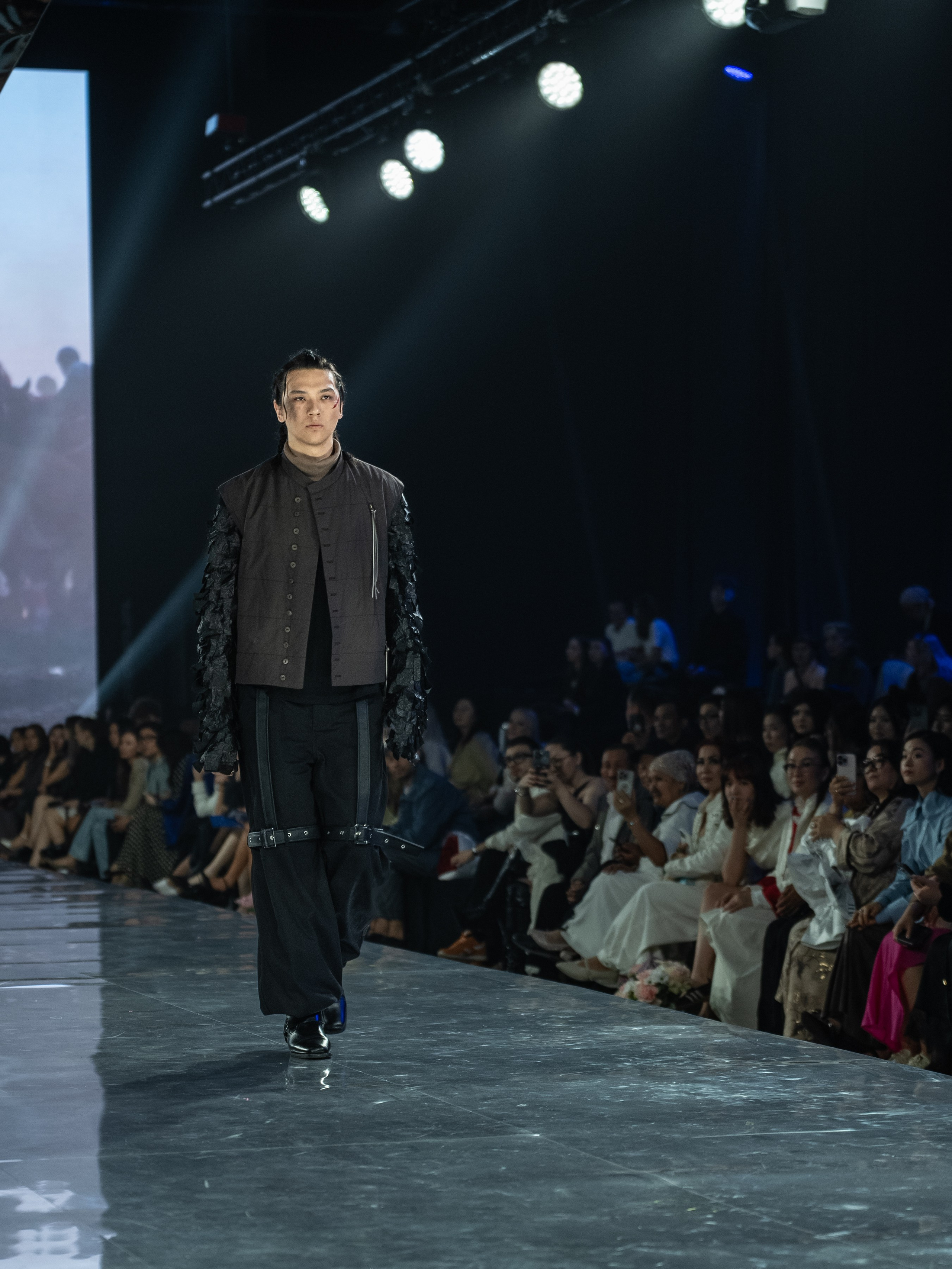 Visa Fashion Week Almaty Pre-Fall 2026 GAZHAIYIP. Сайт Алматинского НЮ АРТ, будуар и фэшн фотографа Дениса Карпенко
