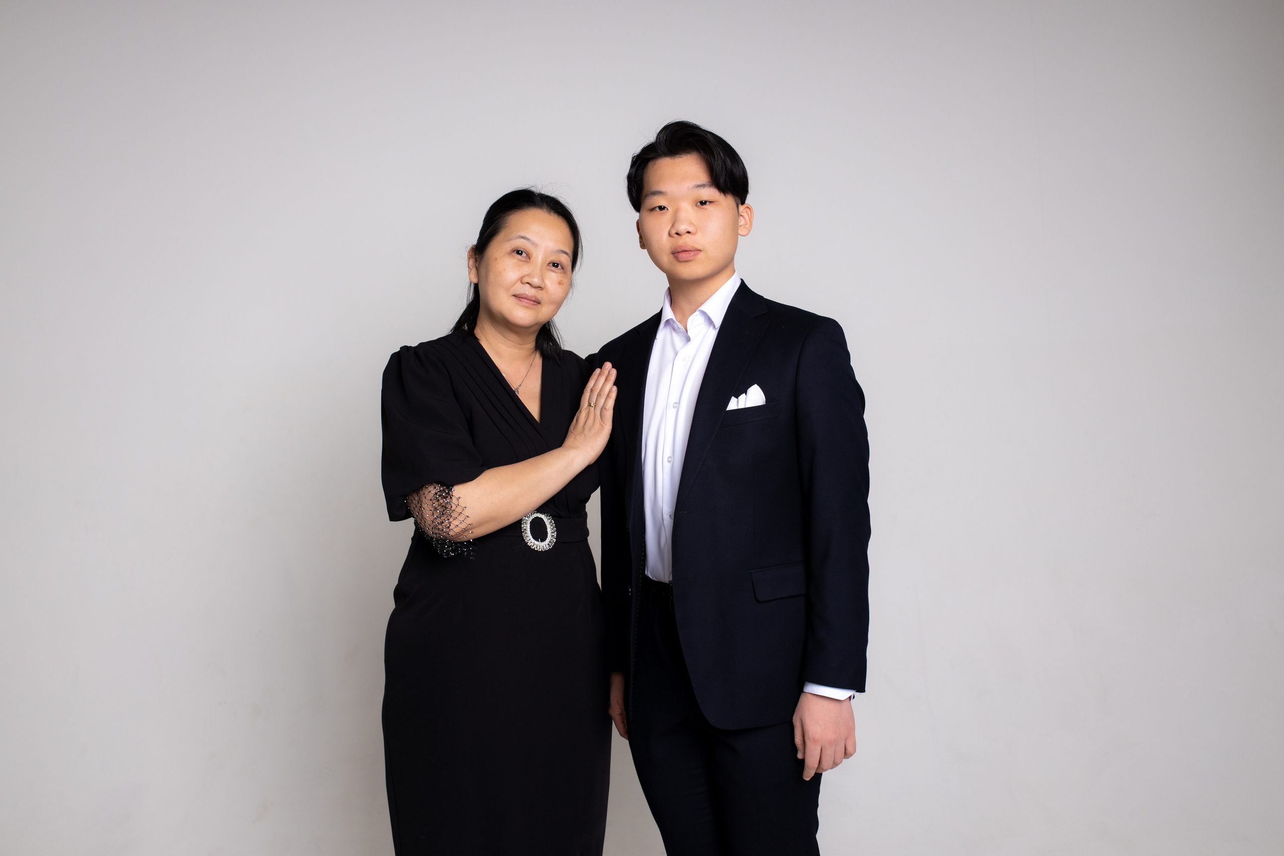 Семейная фотосессия на циклораме с импульсным светом. Фотограф в Железнодорожном и Балашихе