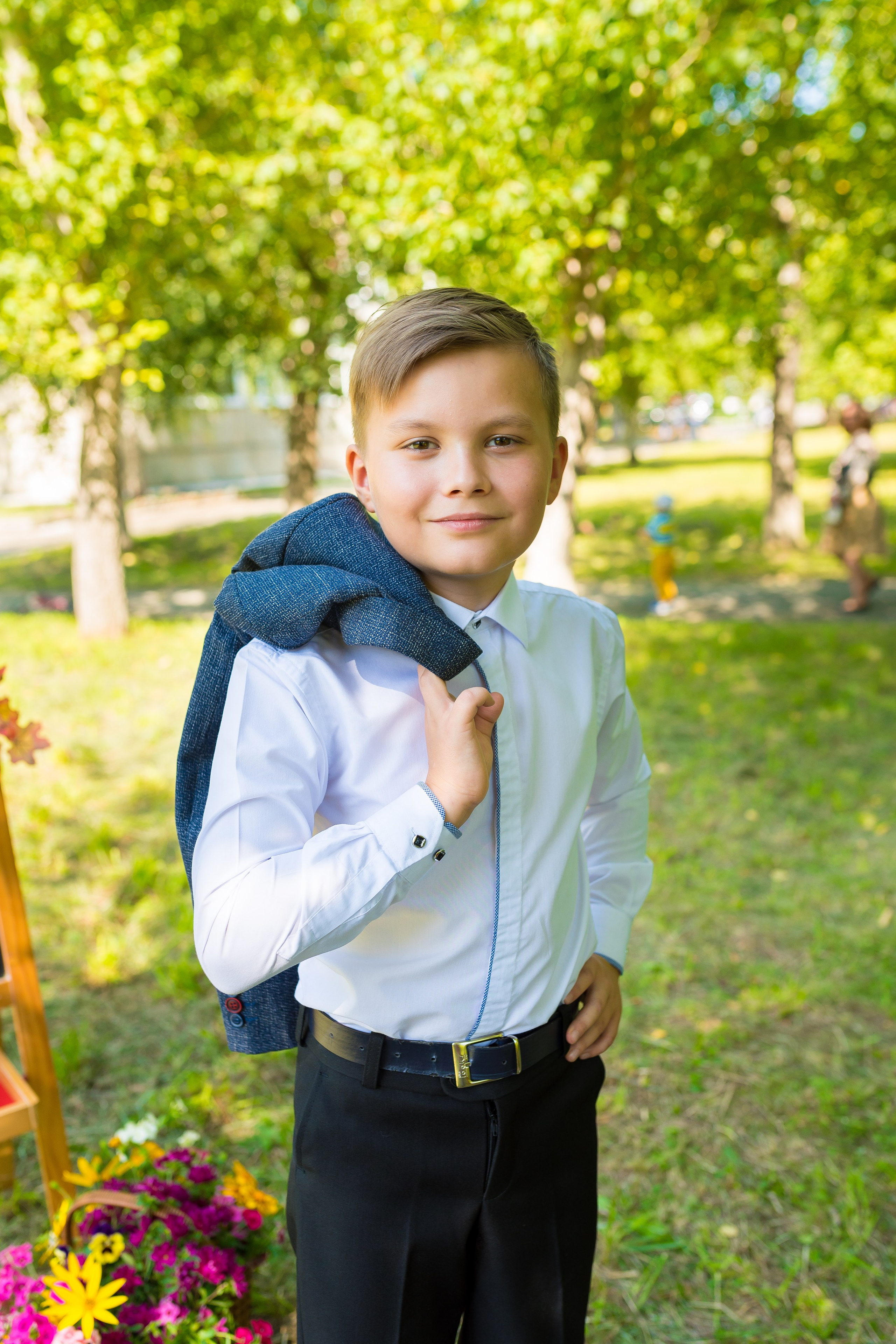 В школьном дворе, парке. Детский фотограф в Екатеринбурге и Берёзовском Евгений Кондаков