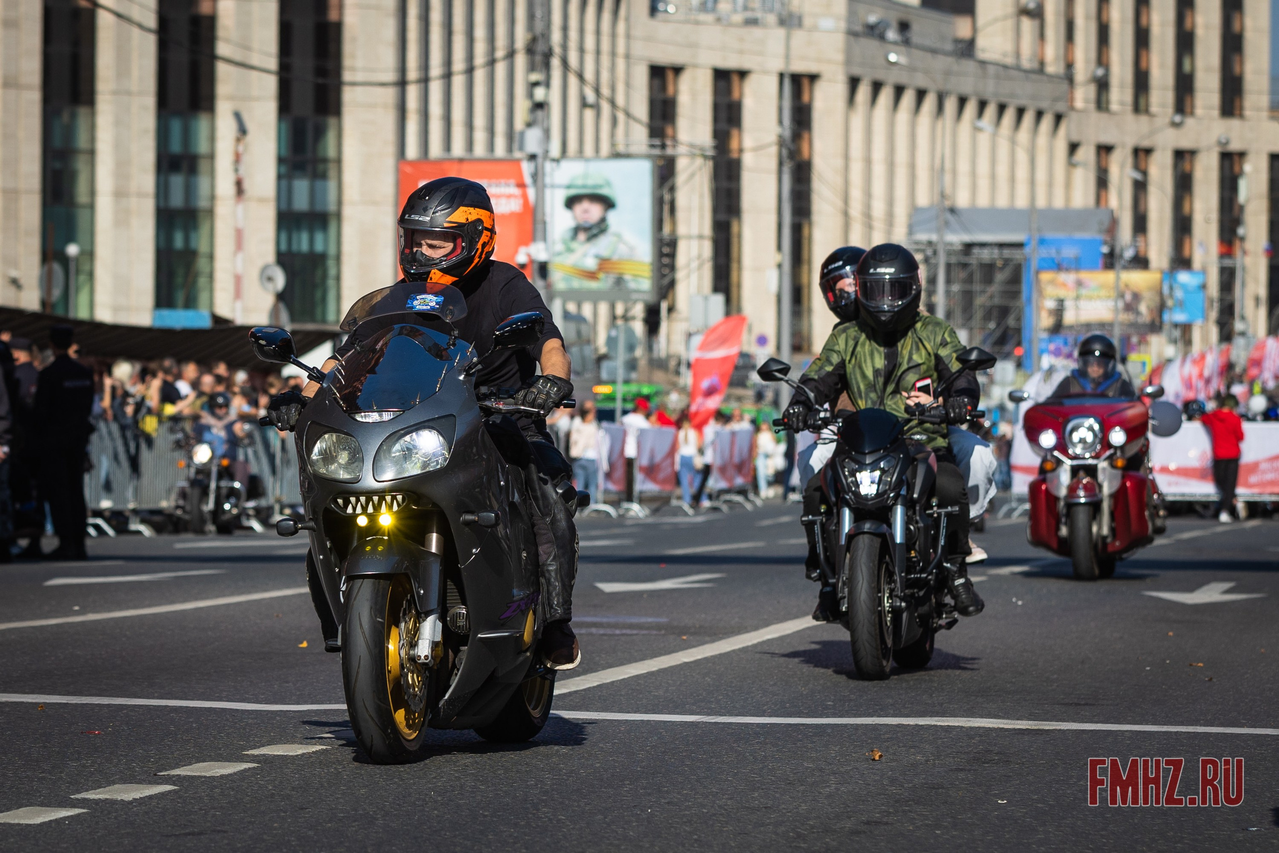 Закрытие Мотосезона 2023 на проспекте Академика Сахарова. Фотограф Владимир Охрименко
