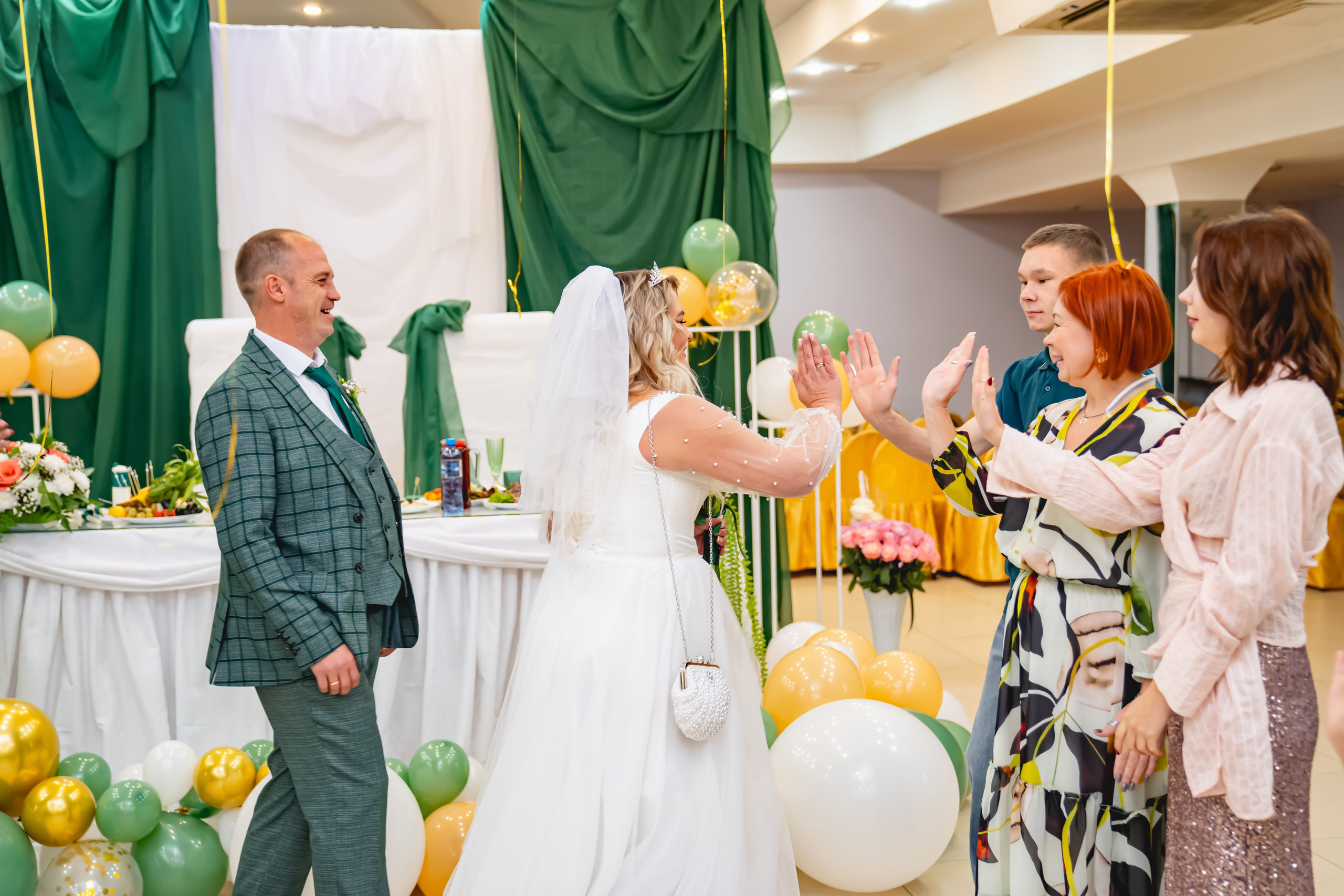 Осенняя Свадьба 2024. Занимаюсь профессиональной фотографией и живу рядом с Байкалом. Работаю в разных жанрах