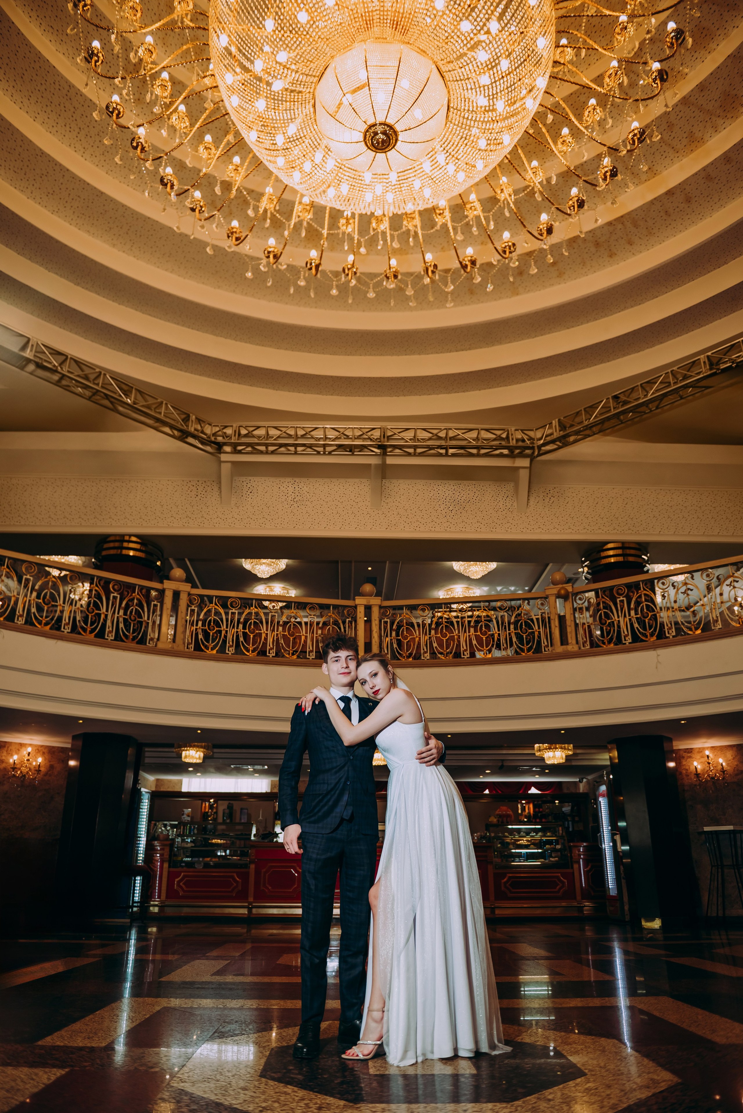 Свадебная фотосессия в музыкальном театре в г. Кемерово