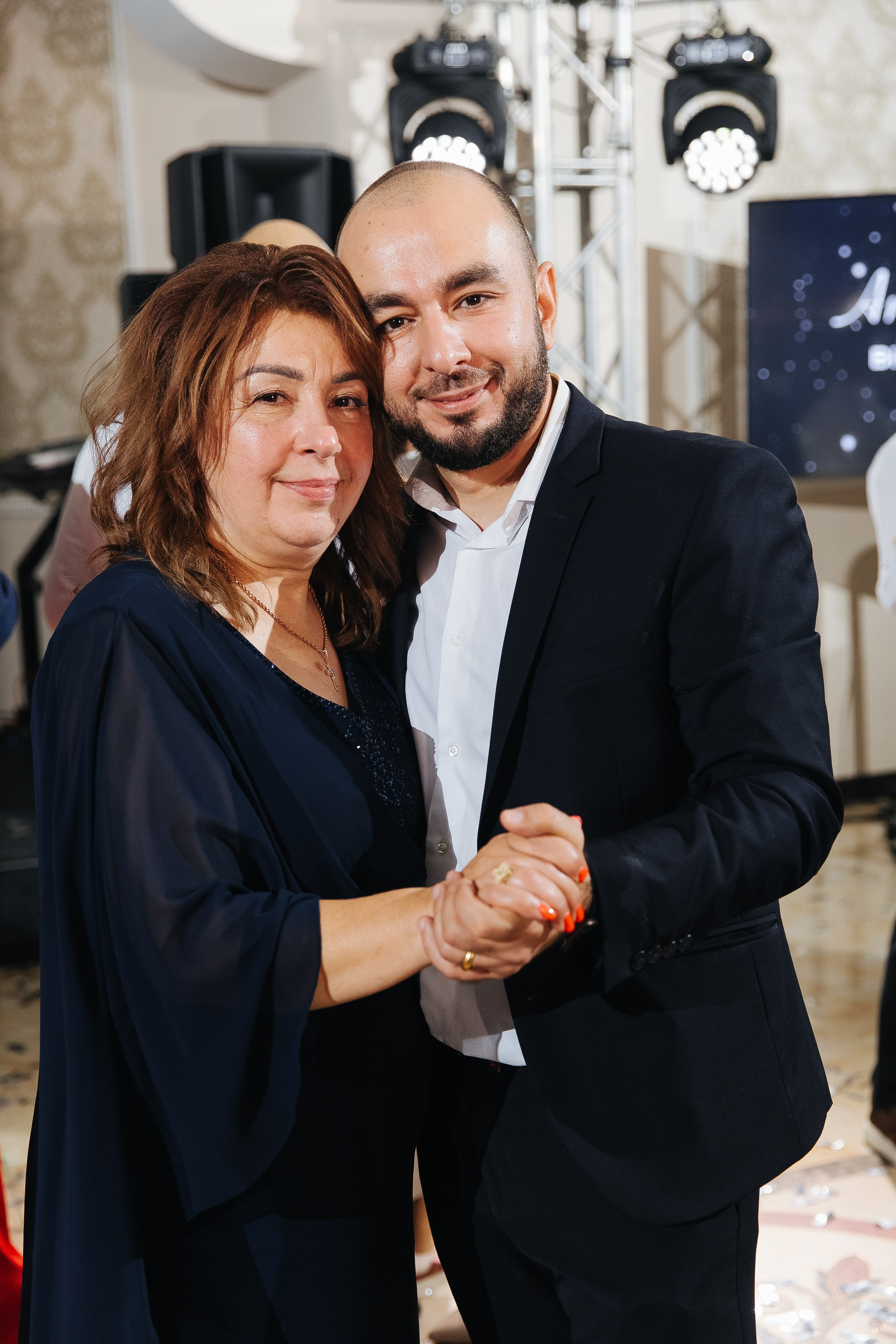 Ани и Назели. 35&5 День рождения, «Янтарь». Фотограф в Красноярске Надежда Воскресенская