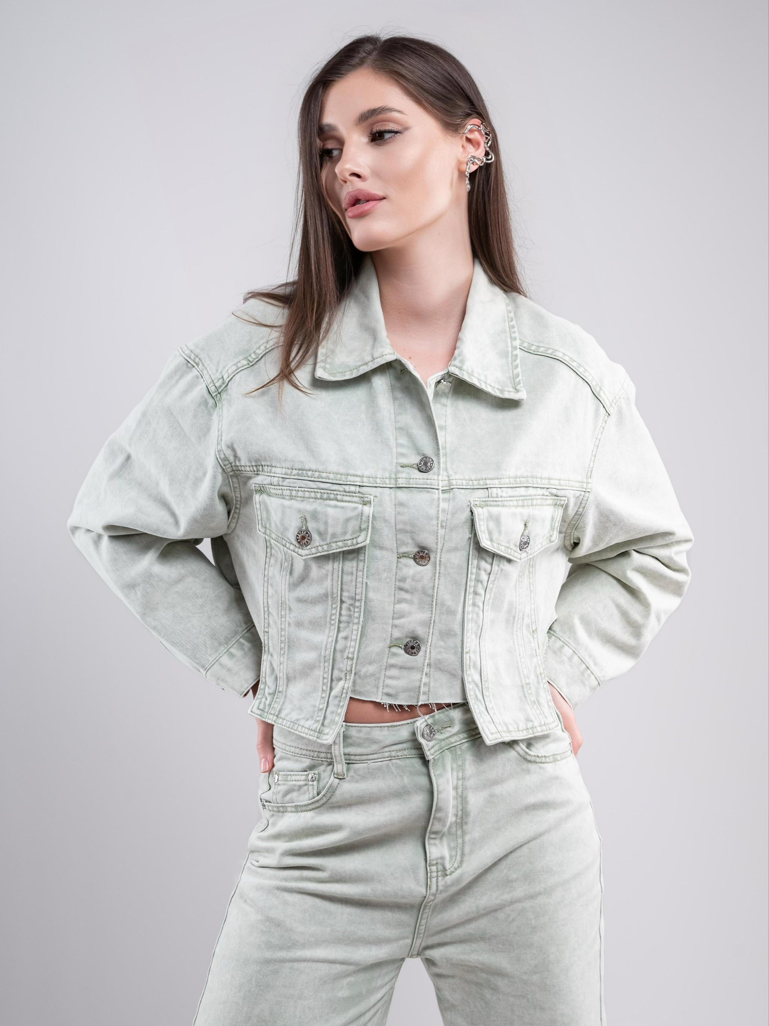 Джинсовые костюмы две модели. Предметный фотограф, фото для маркетплейсов Пятигорск, КМВ