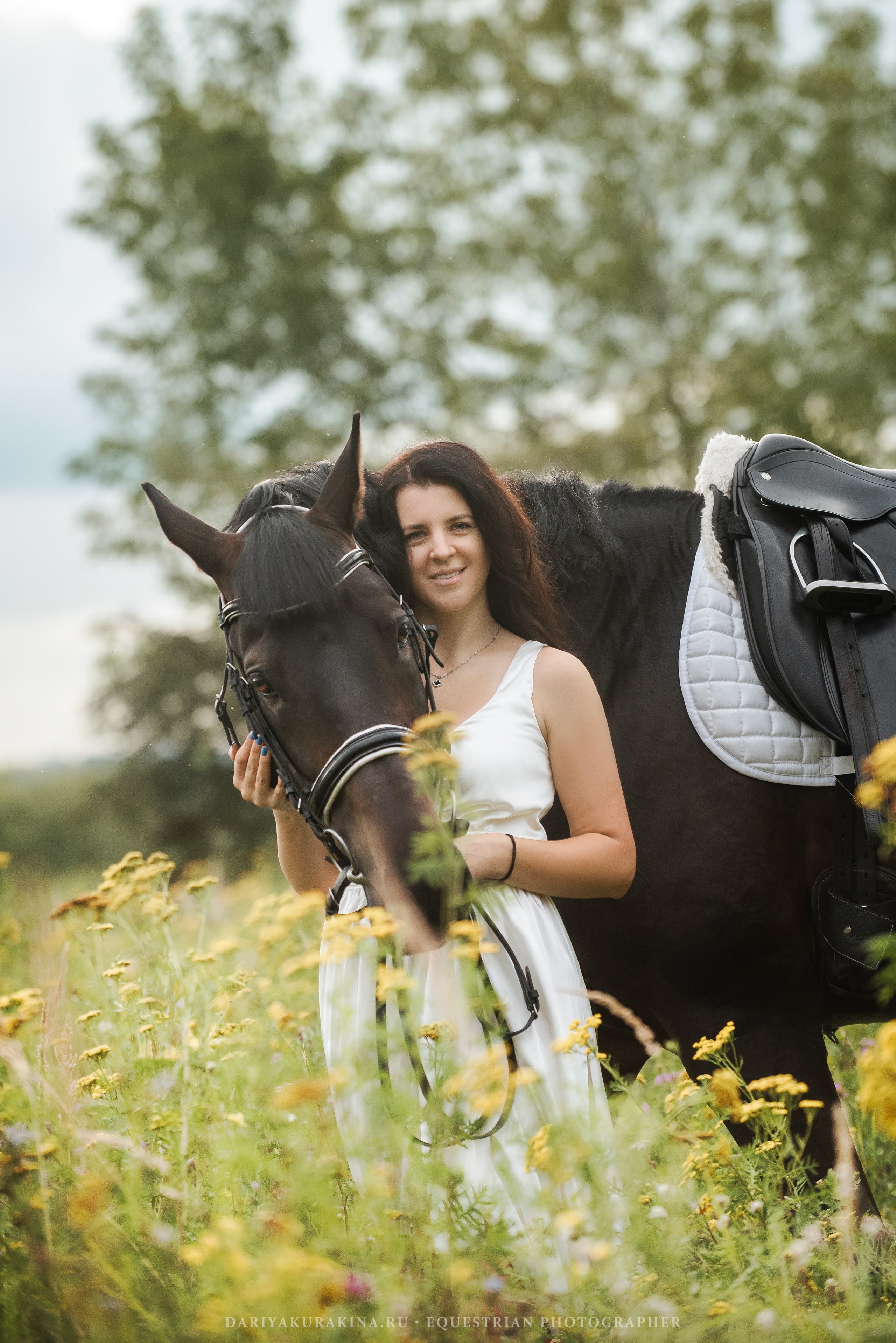 Юля и Декупаж — Поле. Конный фотограф Куракина Дарья • Фотосессии с лошадьми