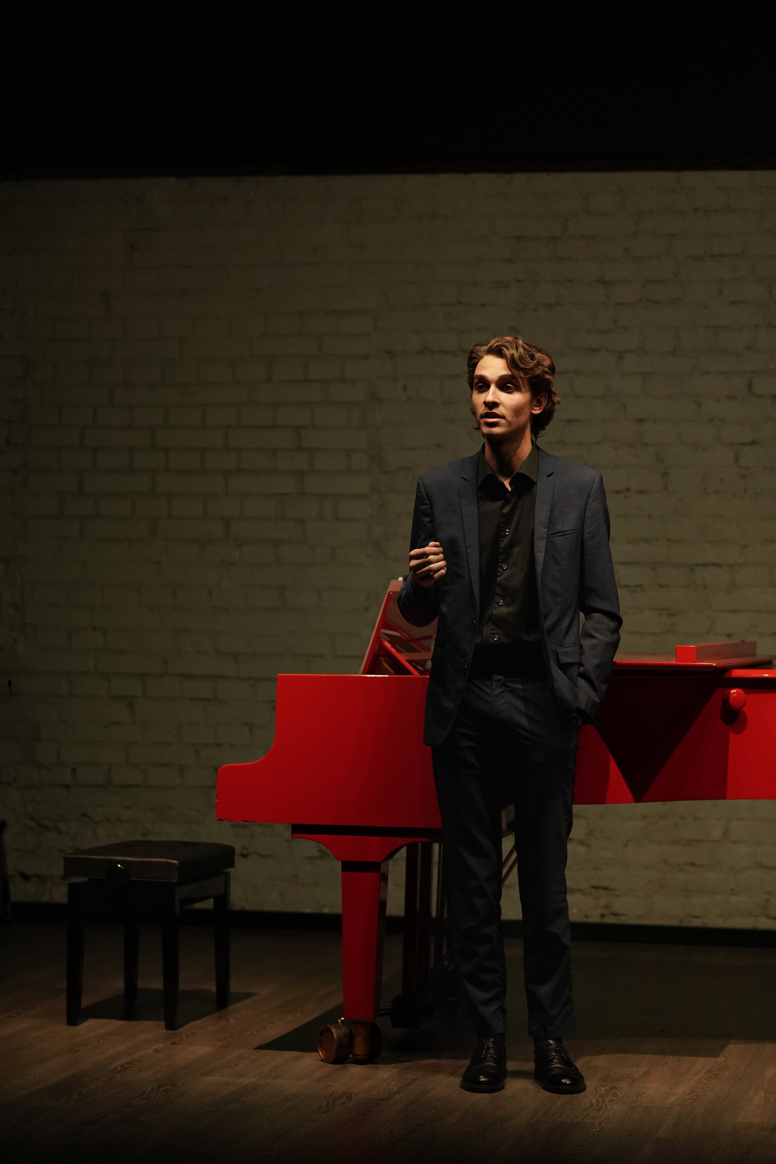 В сумраке Есенин-центра. 7/11/25. Фотограф Строгино Яна Гавриленко