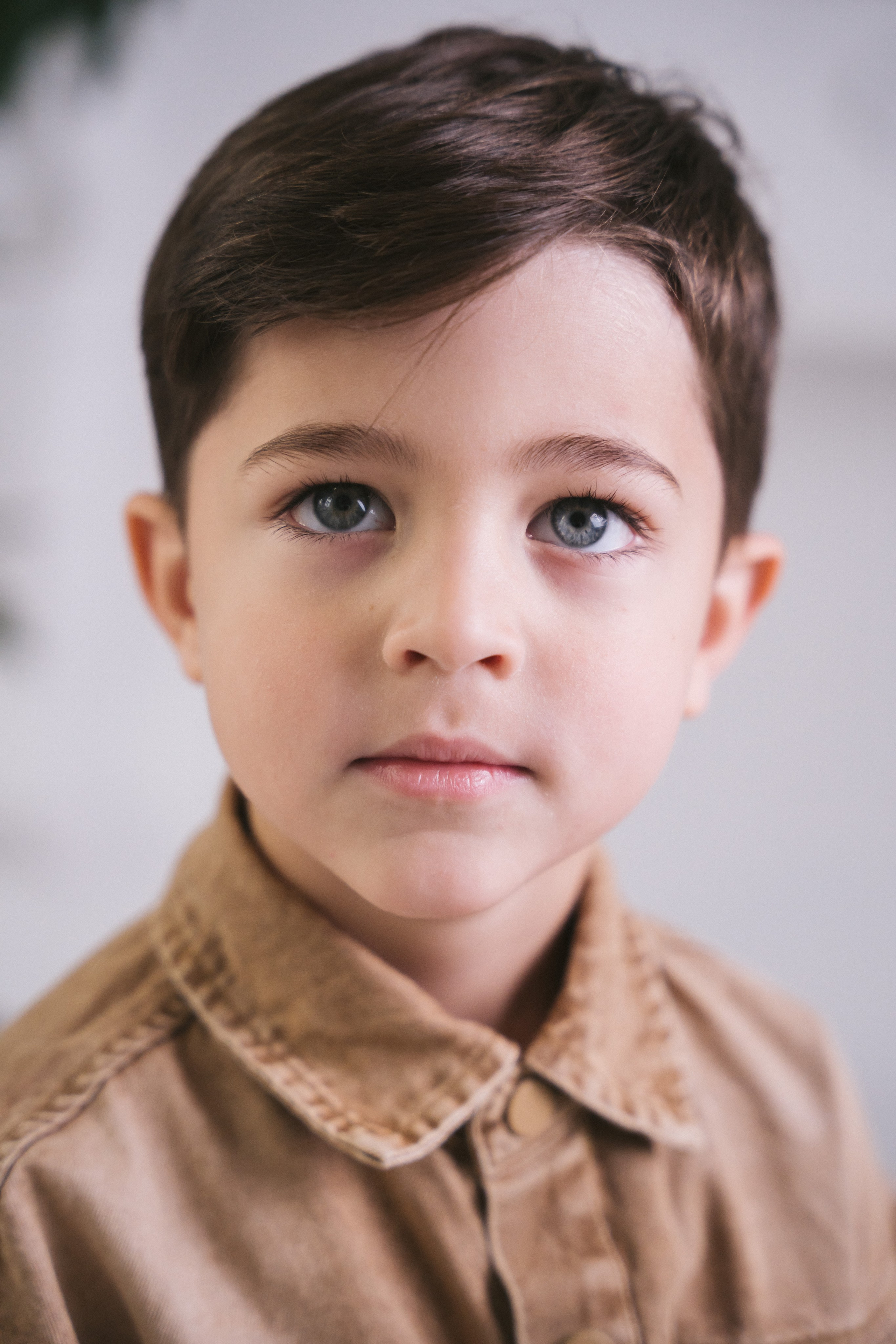 Счастливая бабушка и ее внуки. Портретный и семейный фотограф в Перми Мила Ульянова