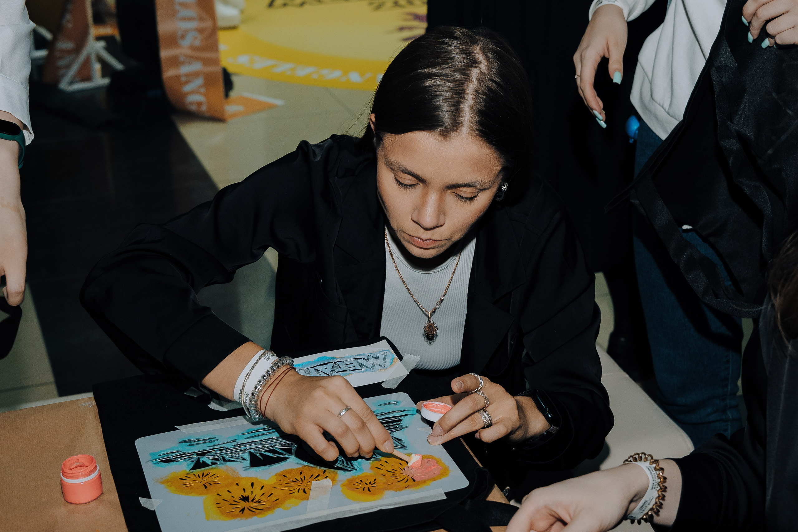 20 ЛЕТ МЕГАПОЛИС ЧЕЛЯБИНСК ХЕДЛАЙНЕР ЕЛКА. Репортажный фотограф Зуев Роман г. Челябинск