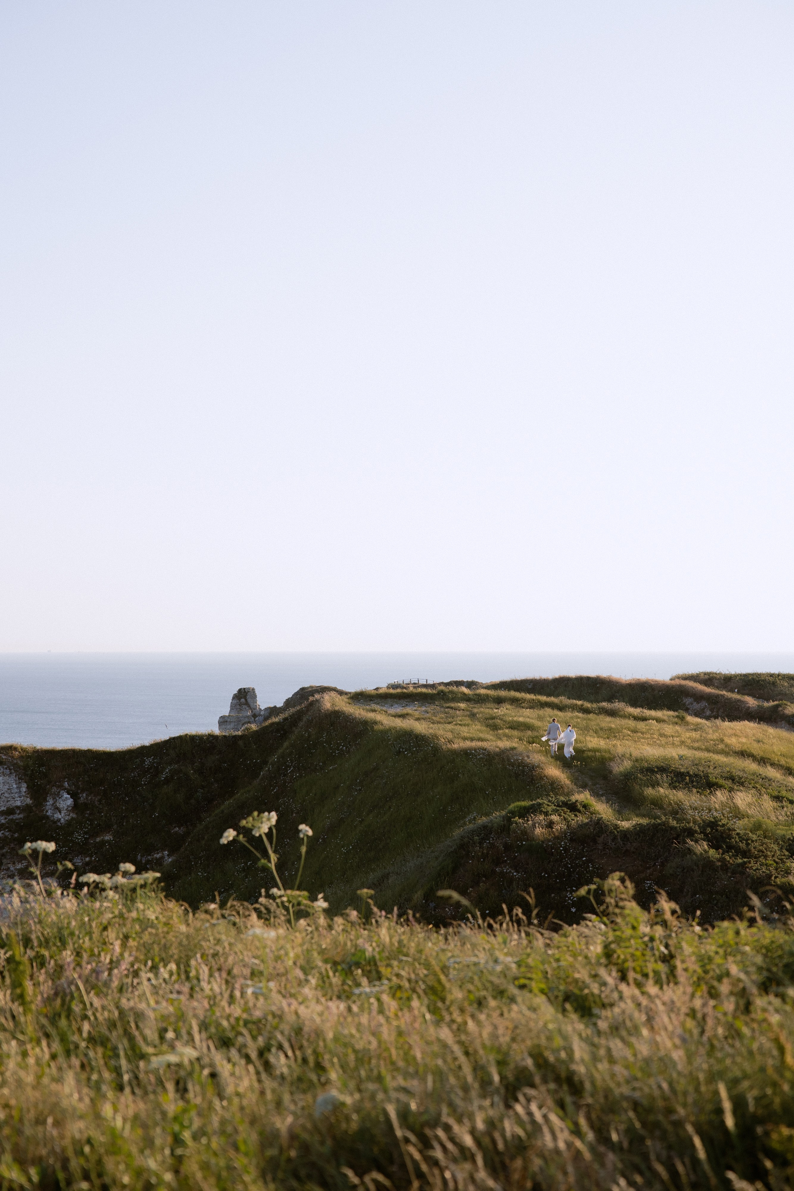 Étretat. Galina and Nikita Bykovets, a wedding photographer and videographer duo in Germany