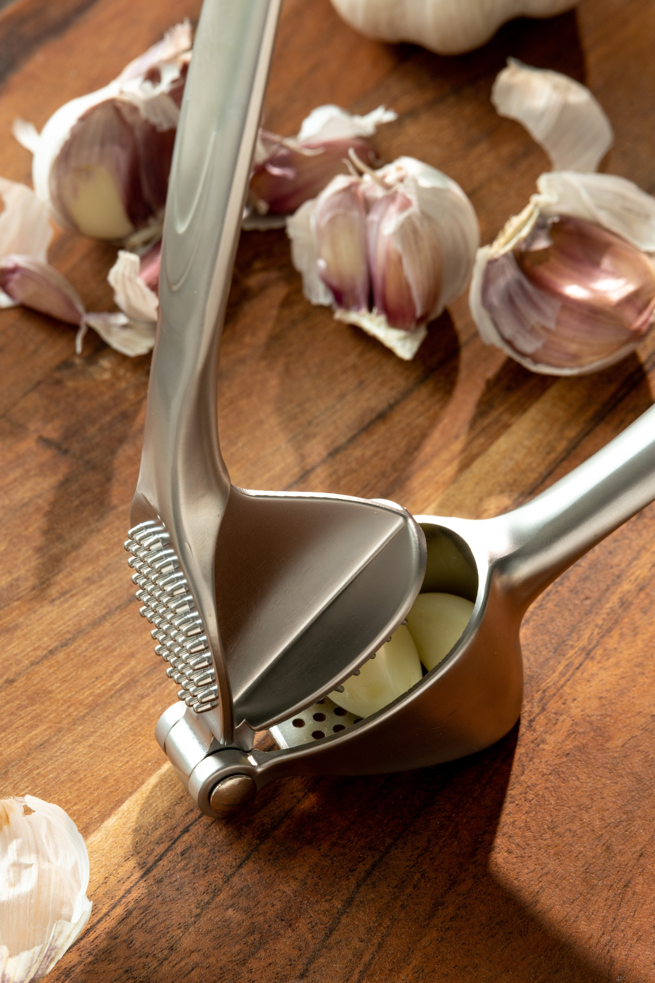 Чеснокодавка из нержавейки крупным планом | Фото для сайта производителя