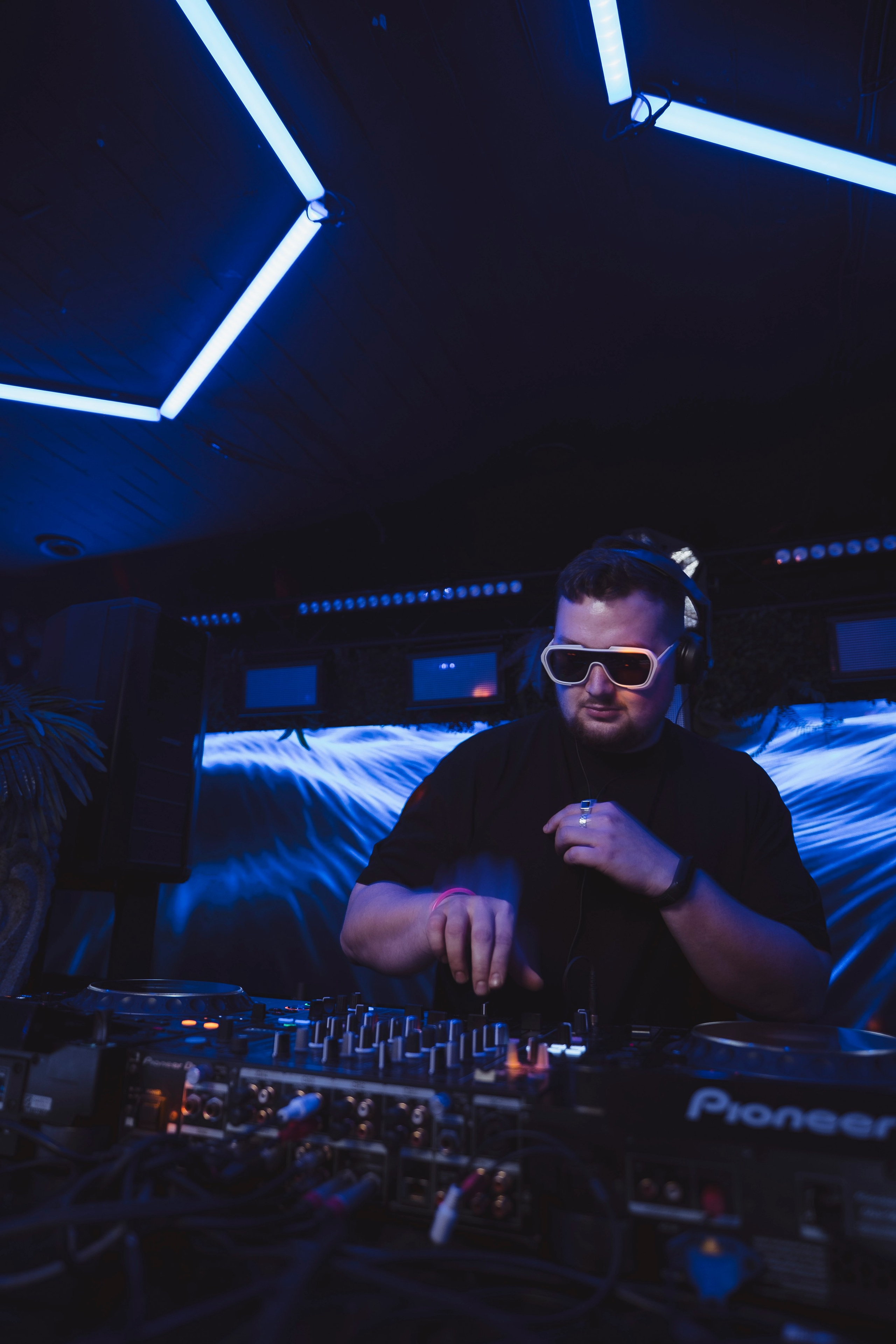 Embargo 30/03. Главная