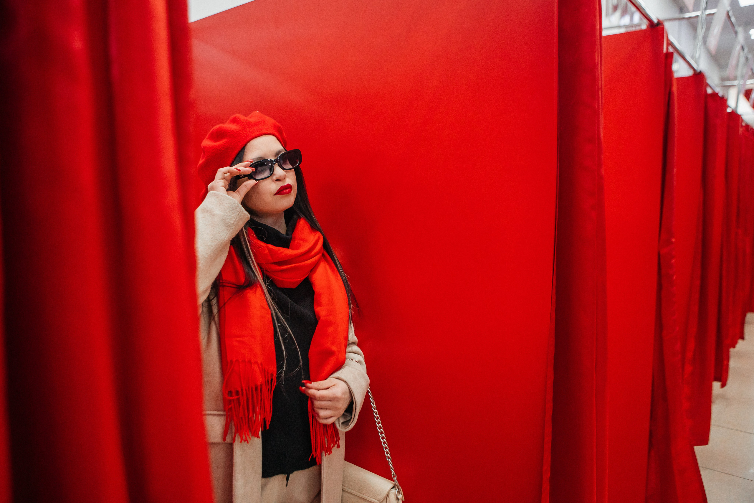 Фотосессия девушки в красном. Дарья Белякова. Свадебный, детский и семейный фотограф в городе Бийск