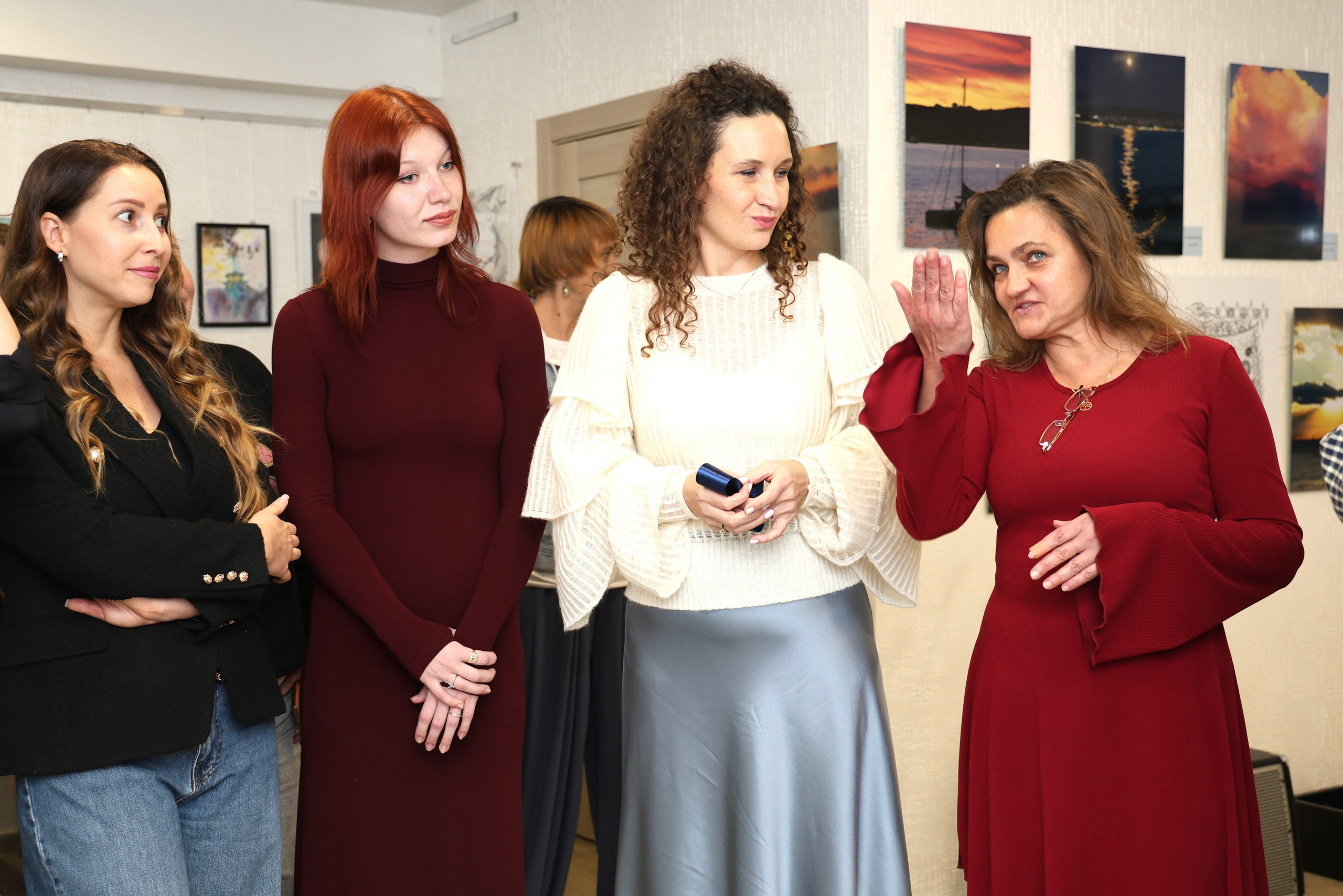 Открытие выставки в АРТ-пространстве Ники Сухаревой «Чёрное море». Фотограф в Геленджике Нина Небесная