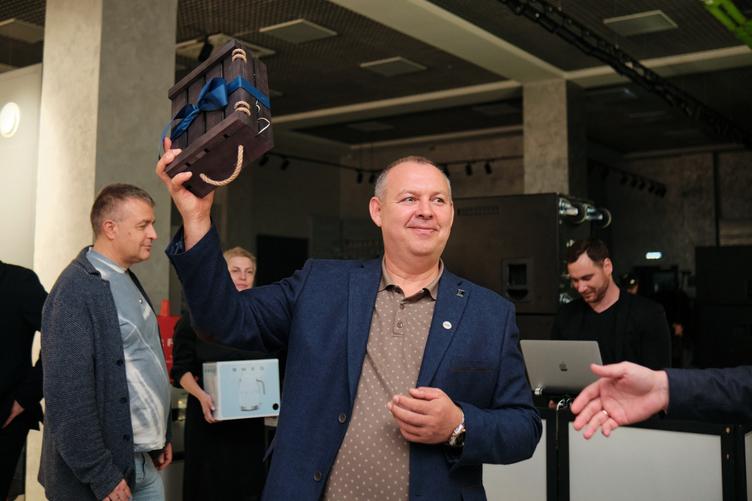 Открытие салона 100 градусов. Антон Ив