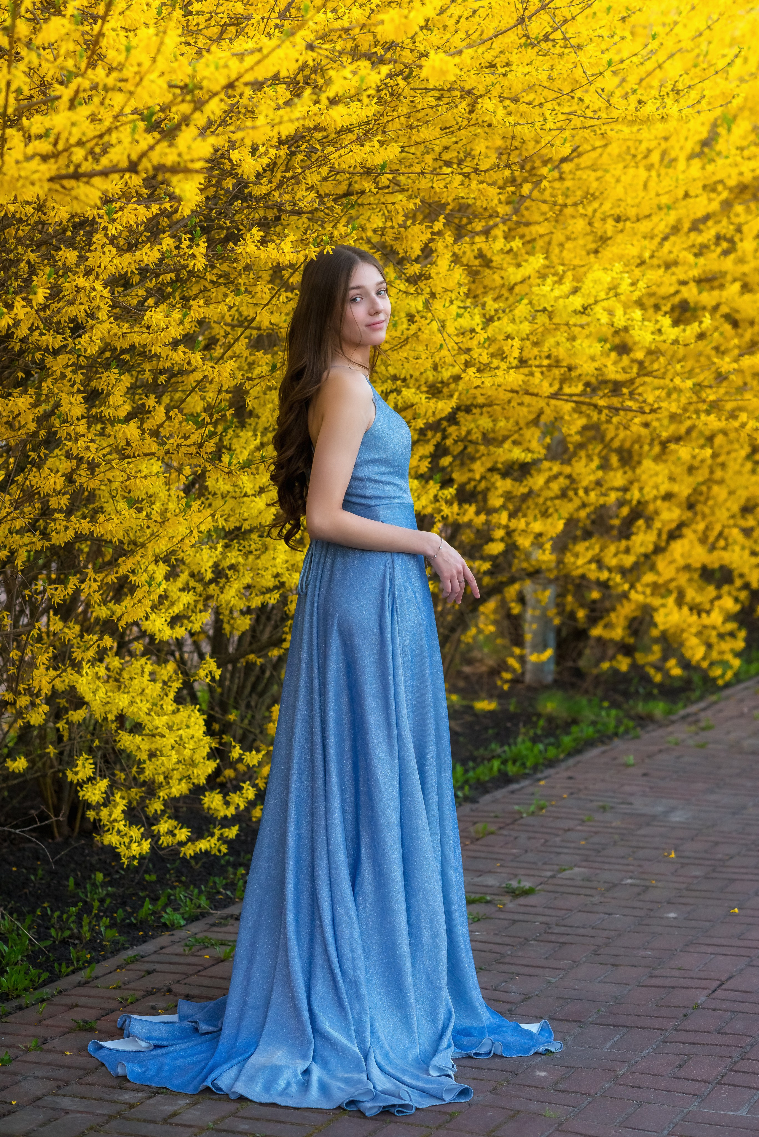 Портрет в Форзиции. Женский фотограф Крещение Венчание Москва Брянск