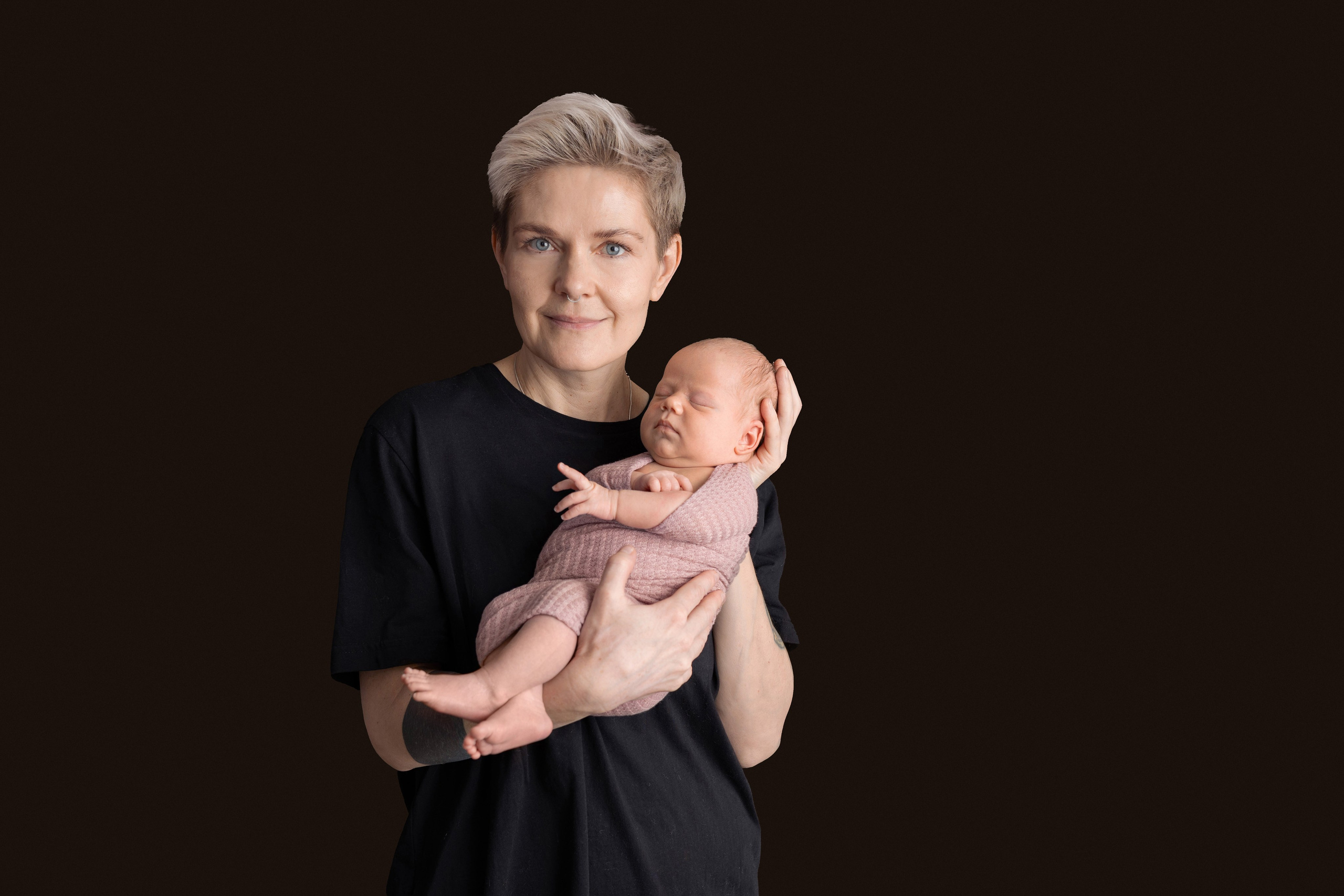 Семейные кадры темная тема. Главная