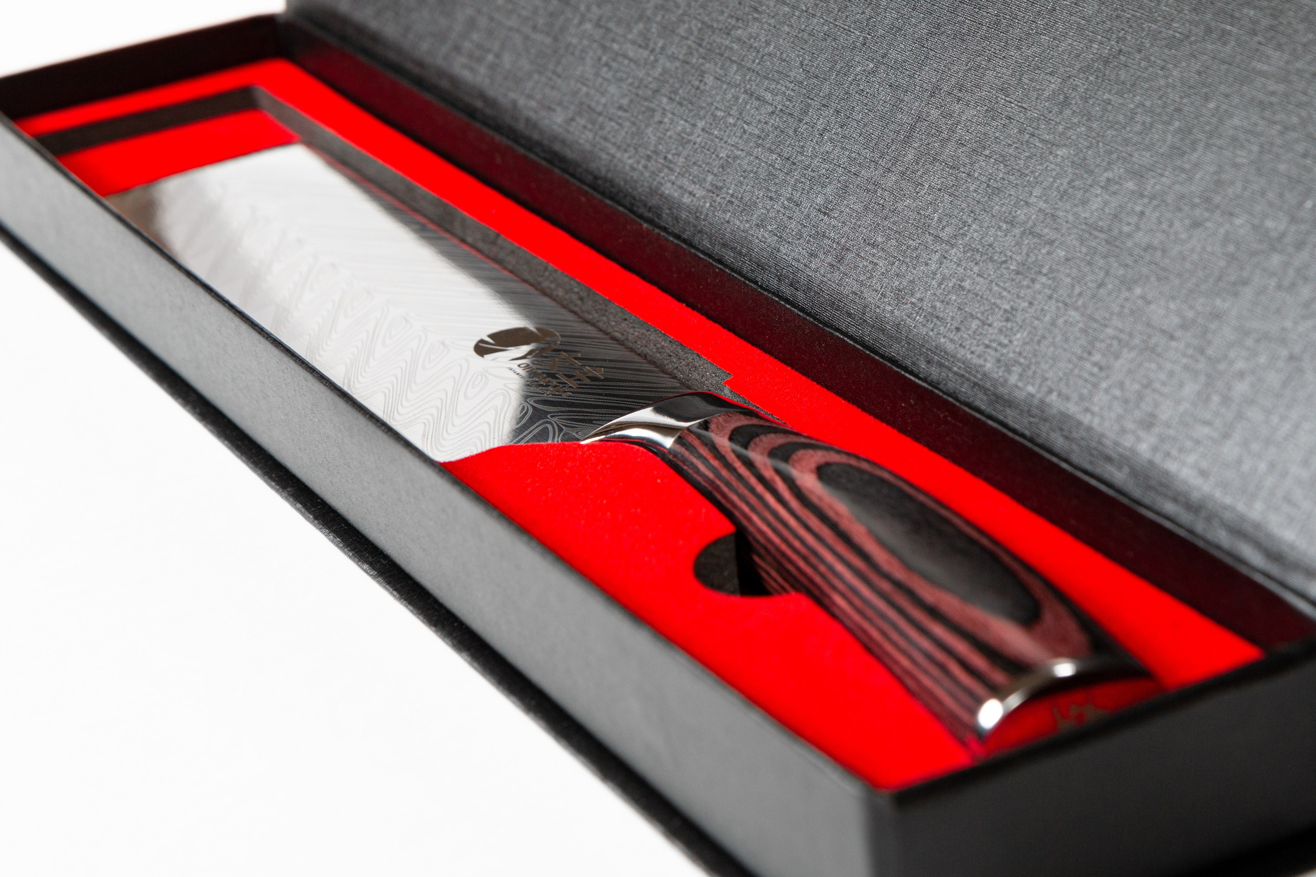 Съёмка элитных ножей в упаковке