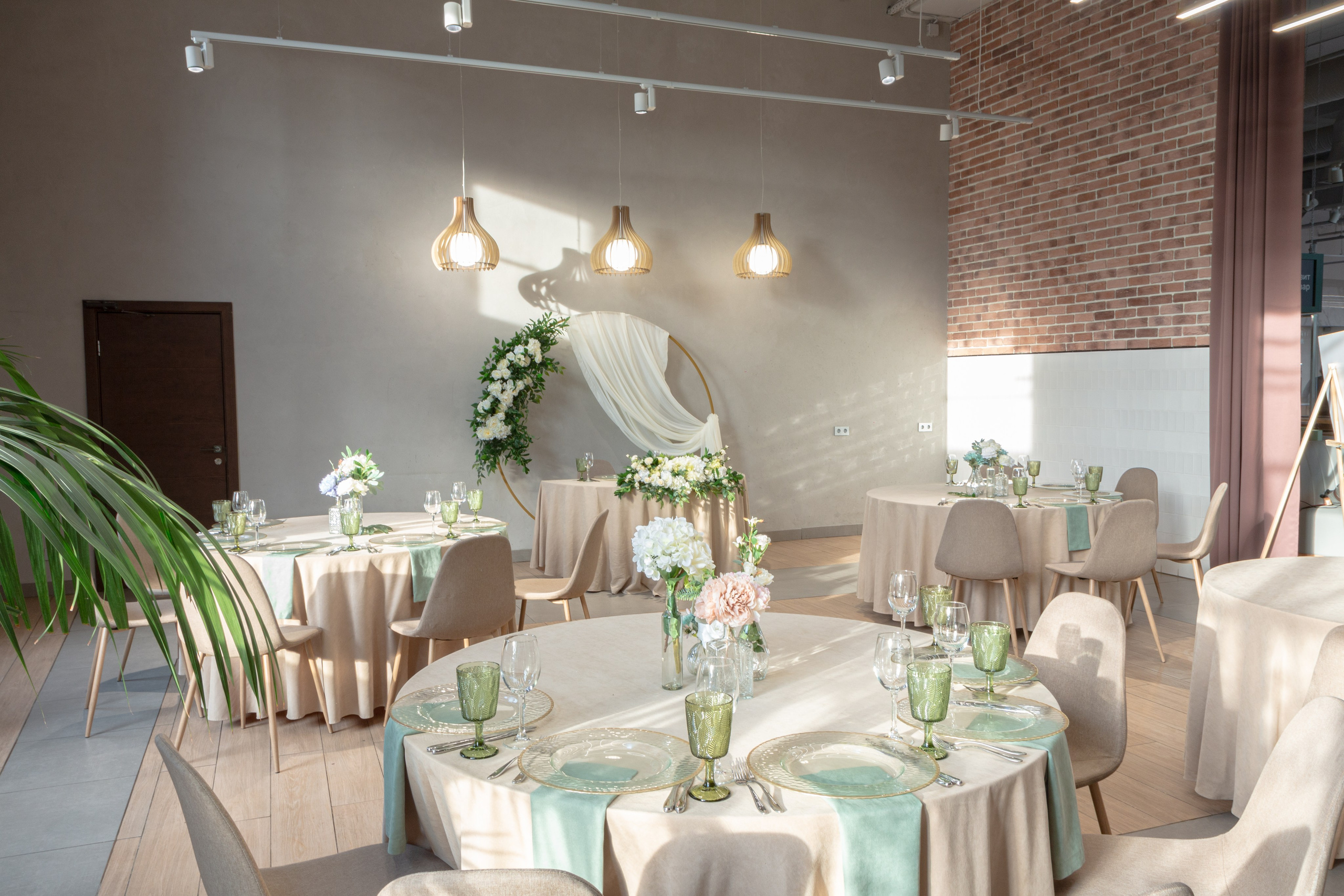 Интерьерная съёмка для кафе и ресторанов. Предметный и репортажный фотограф Алексей Кротов