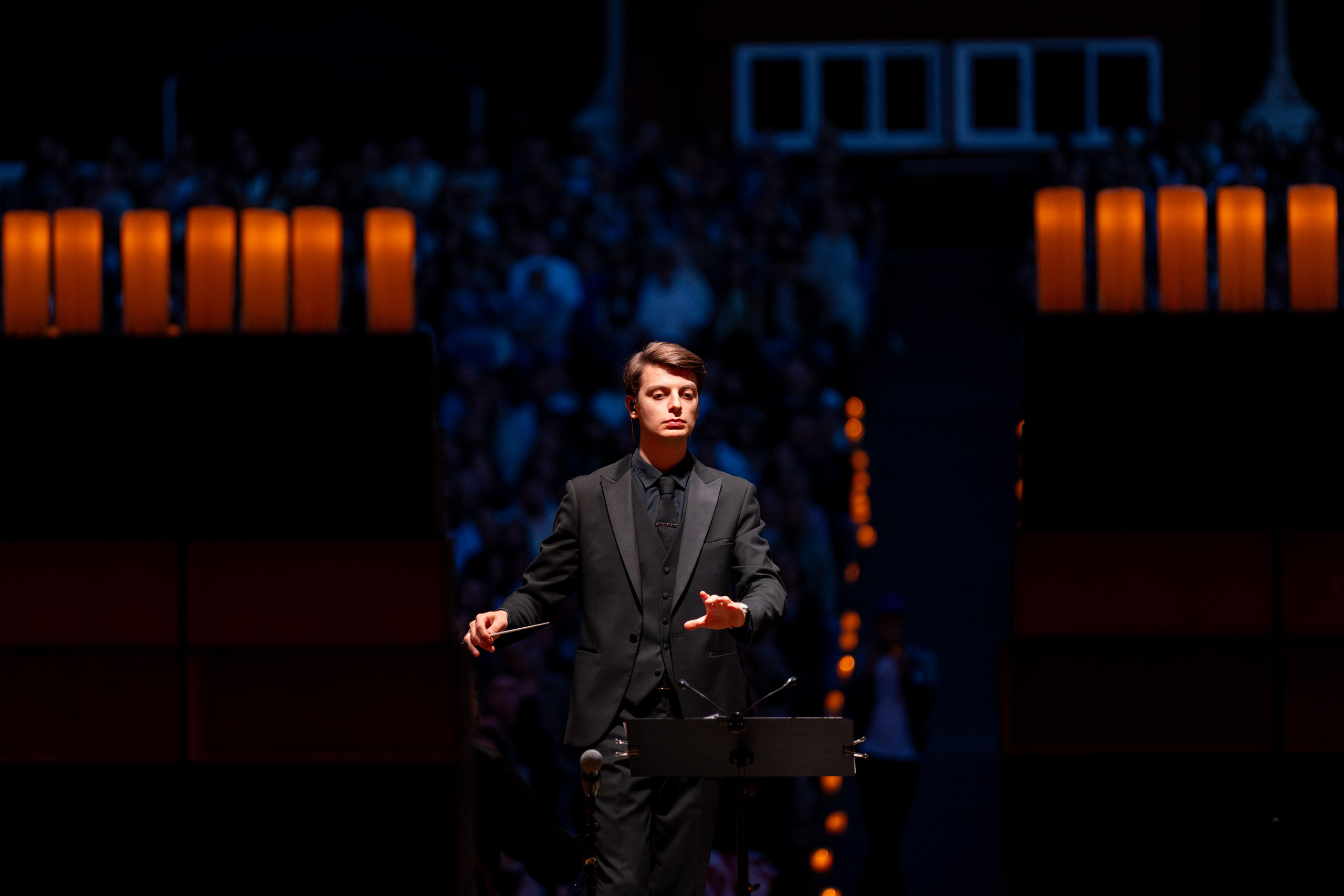 Симфонический оркестр Lumisfera при свечах. Фотограф Никита Комаров